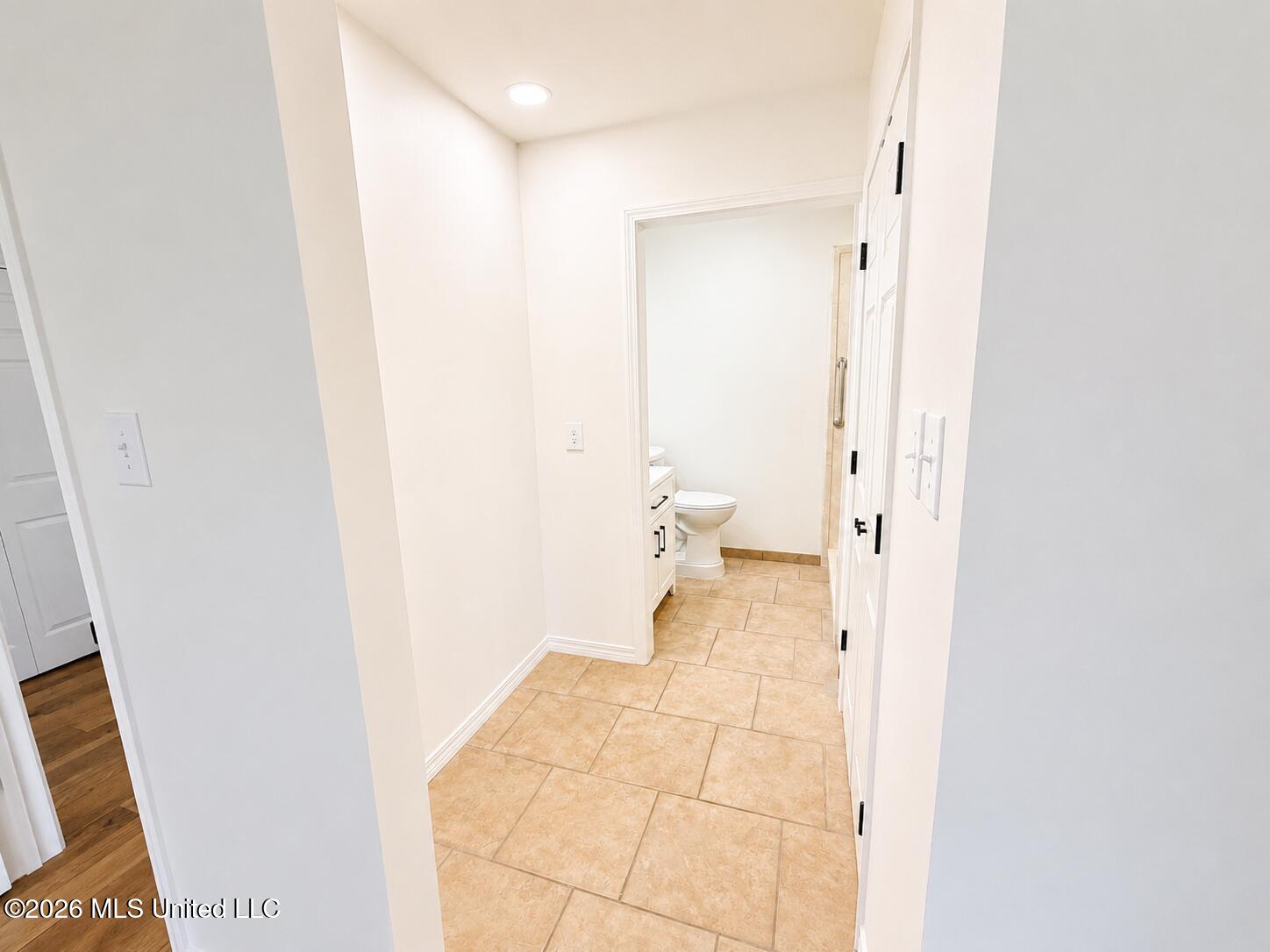 2421 Regency Drive Property Photo 28
