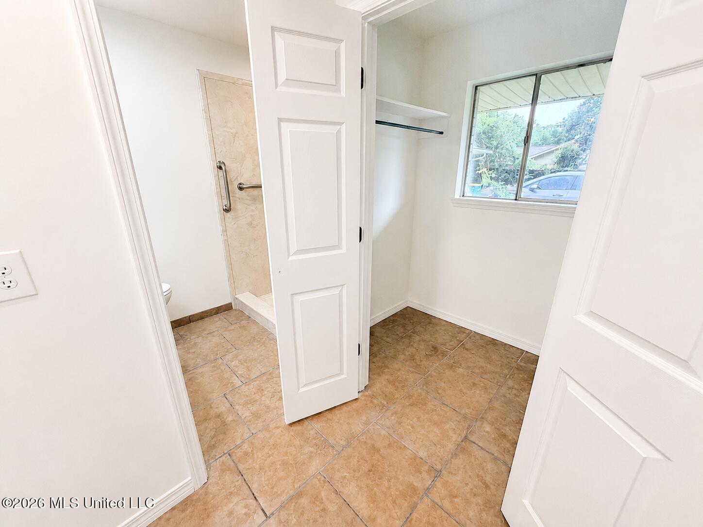 2421 Regency Drive Property Photo 30