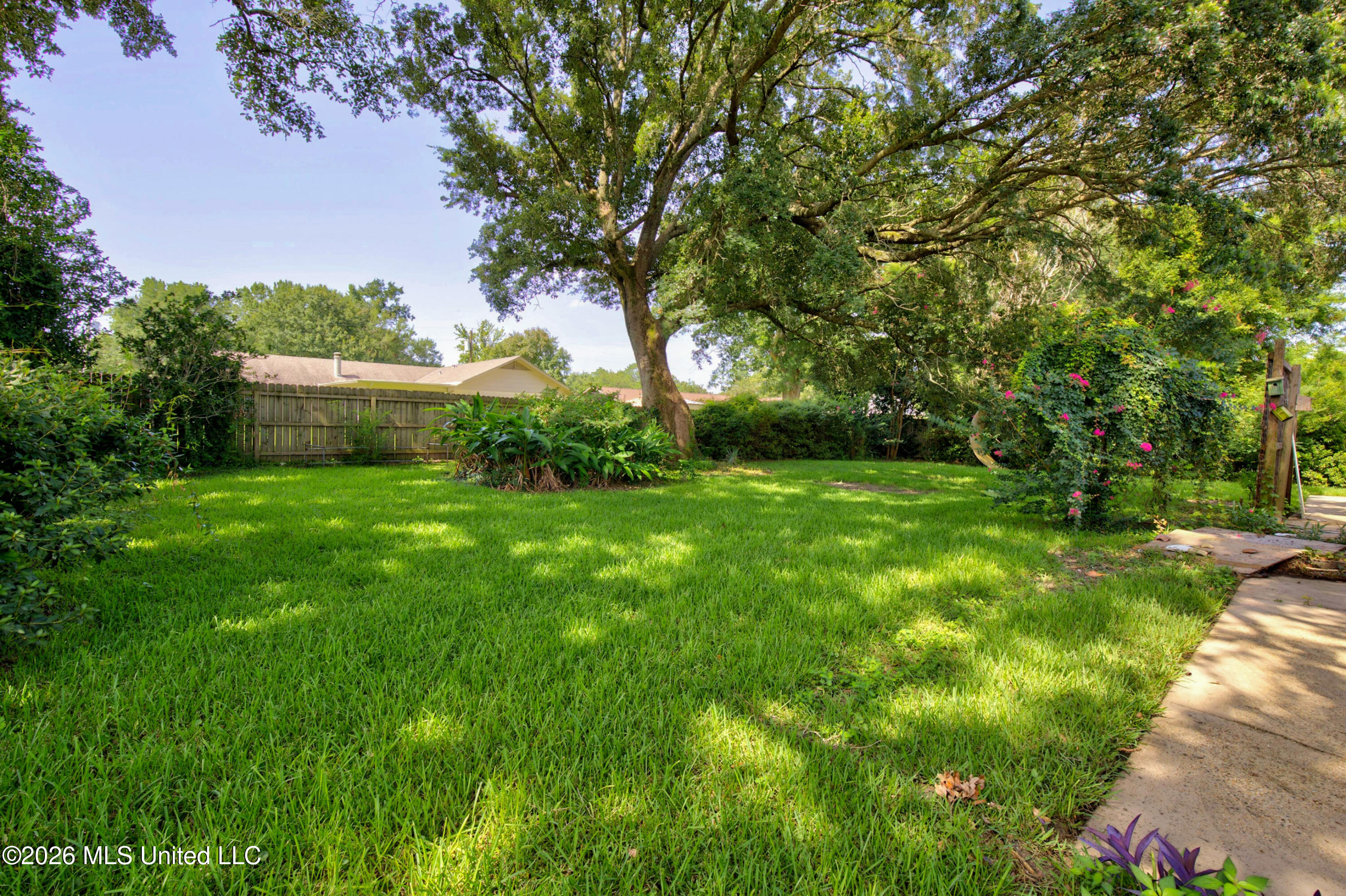 2421 Regency Drive Property Photo 33