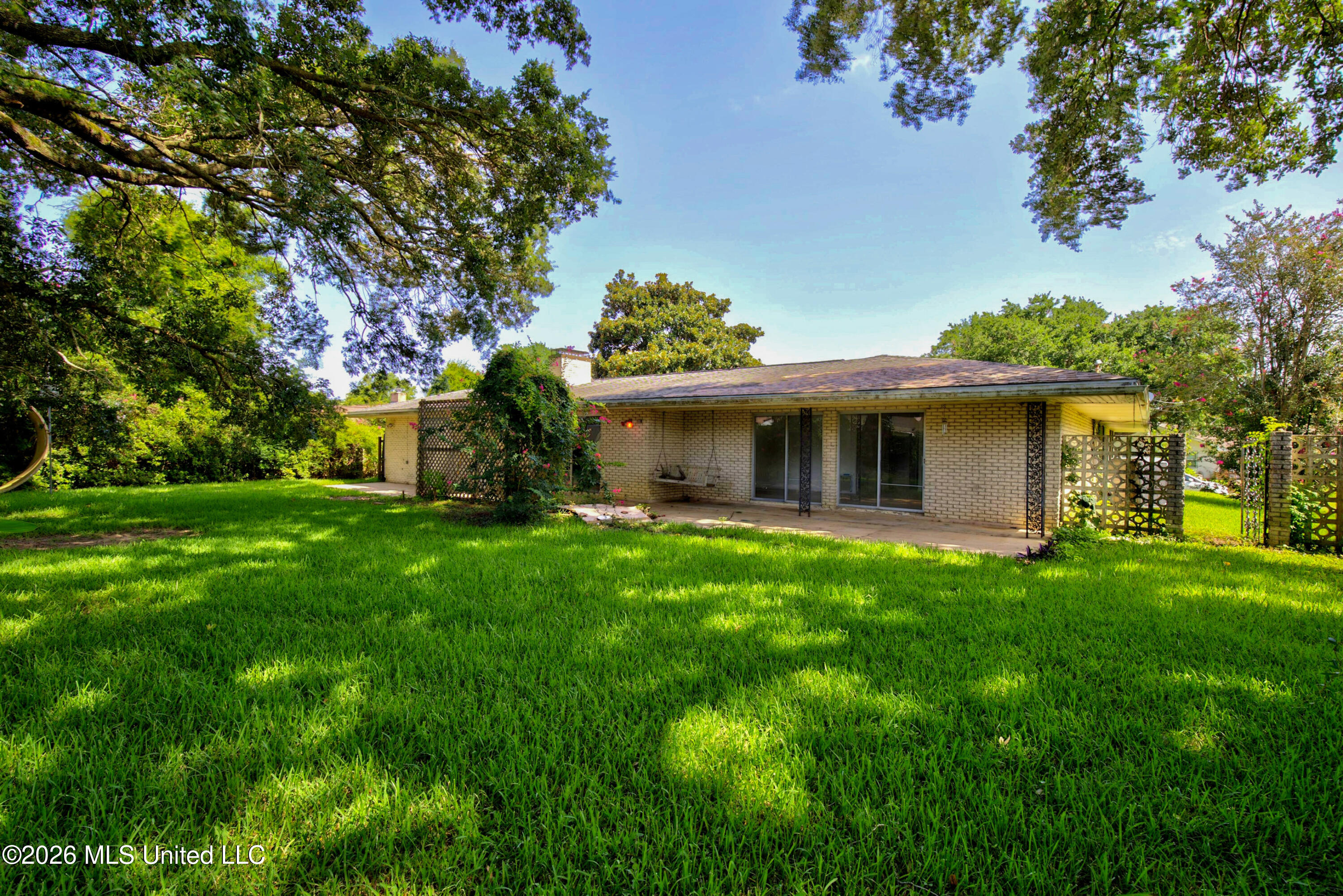 2421 Regency Drive Property Photo 34