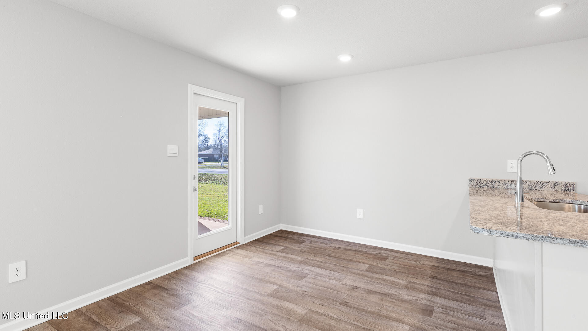 13427 Grove Cove Property Photo 10