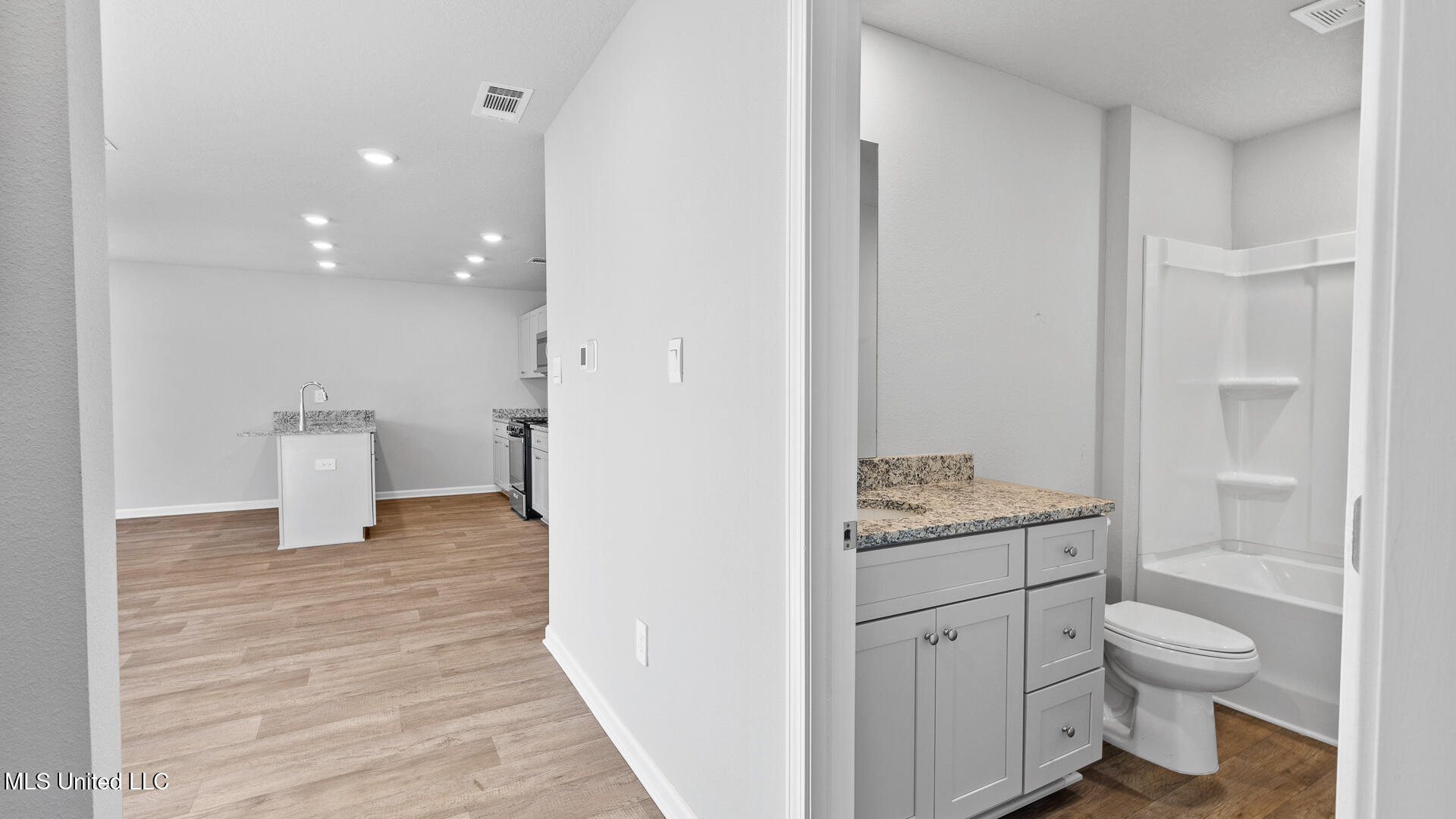 13427 Grove Cove Property Photo 19