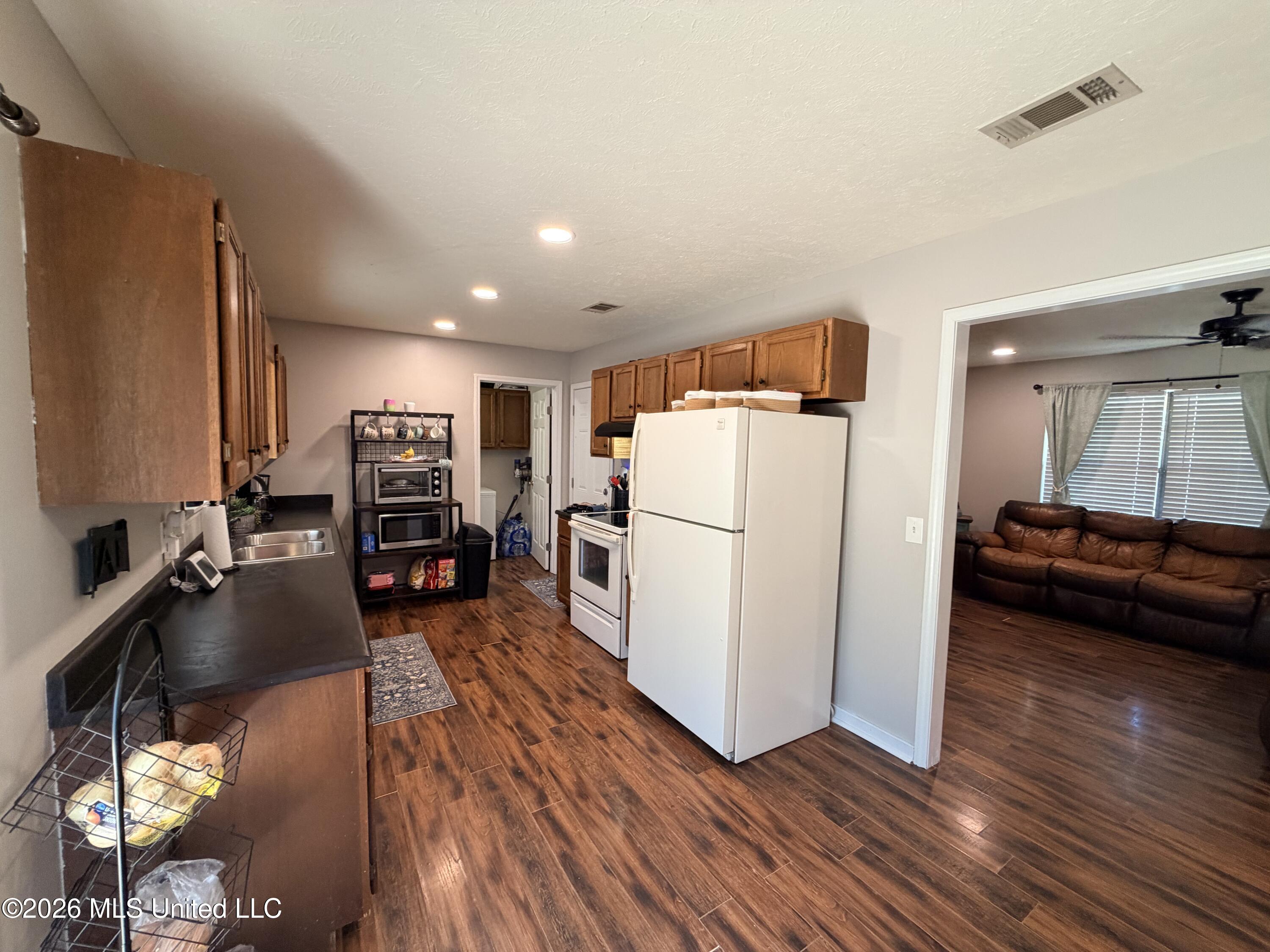 718 Clearmont Drive Property Photo 7