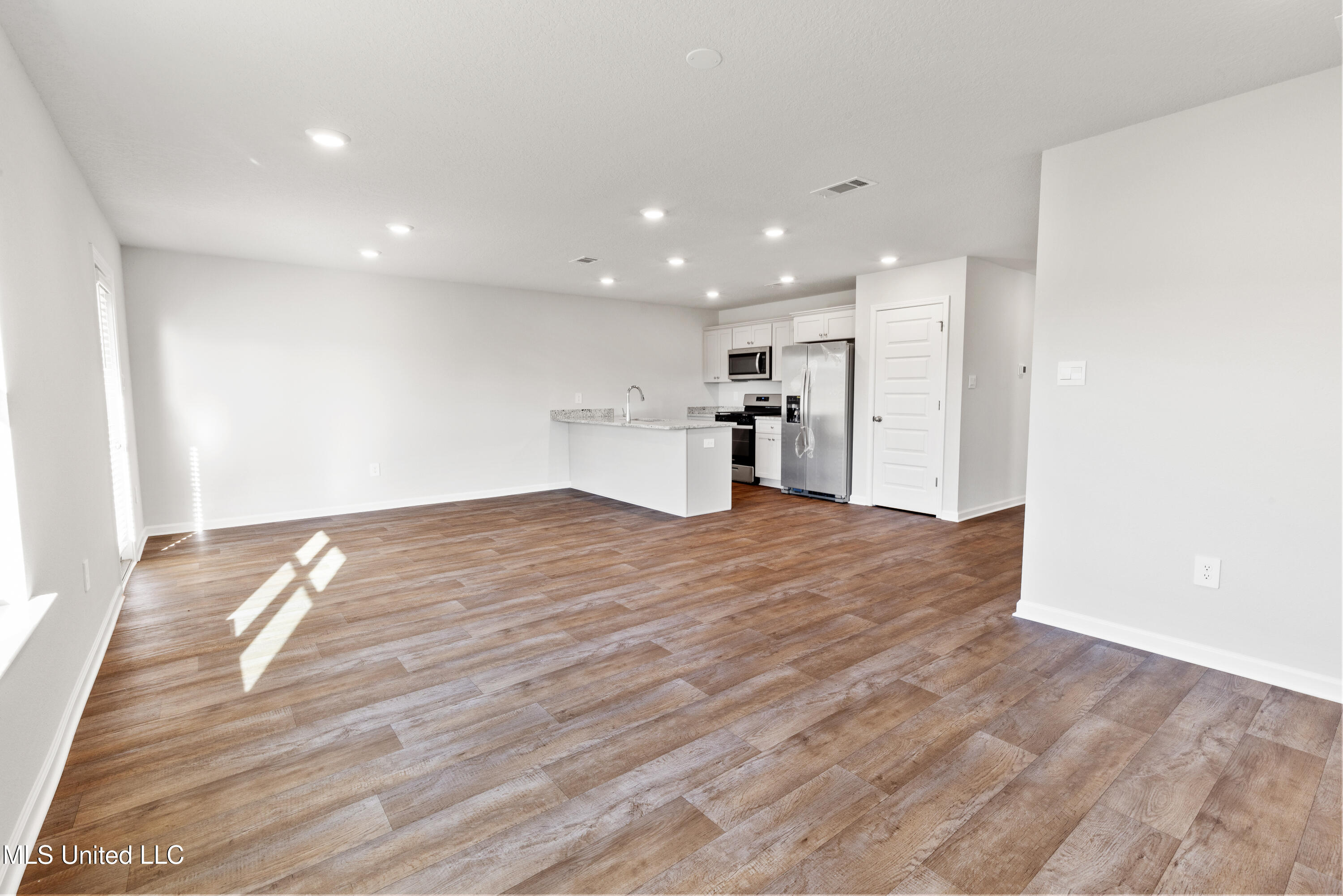 64 Kings Crossing Drive Property Photo 20