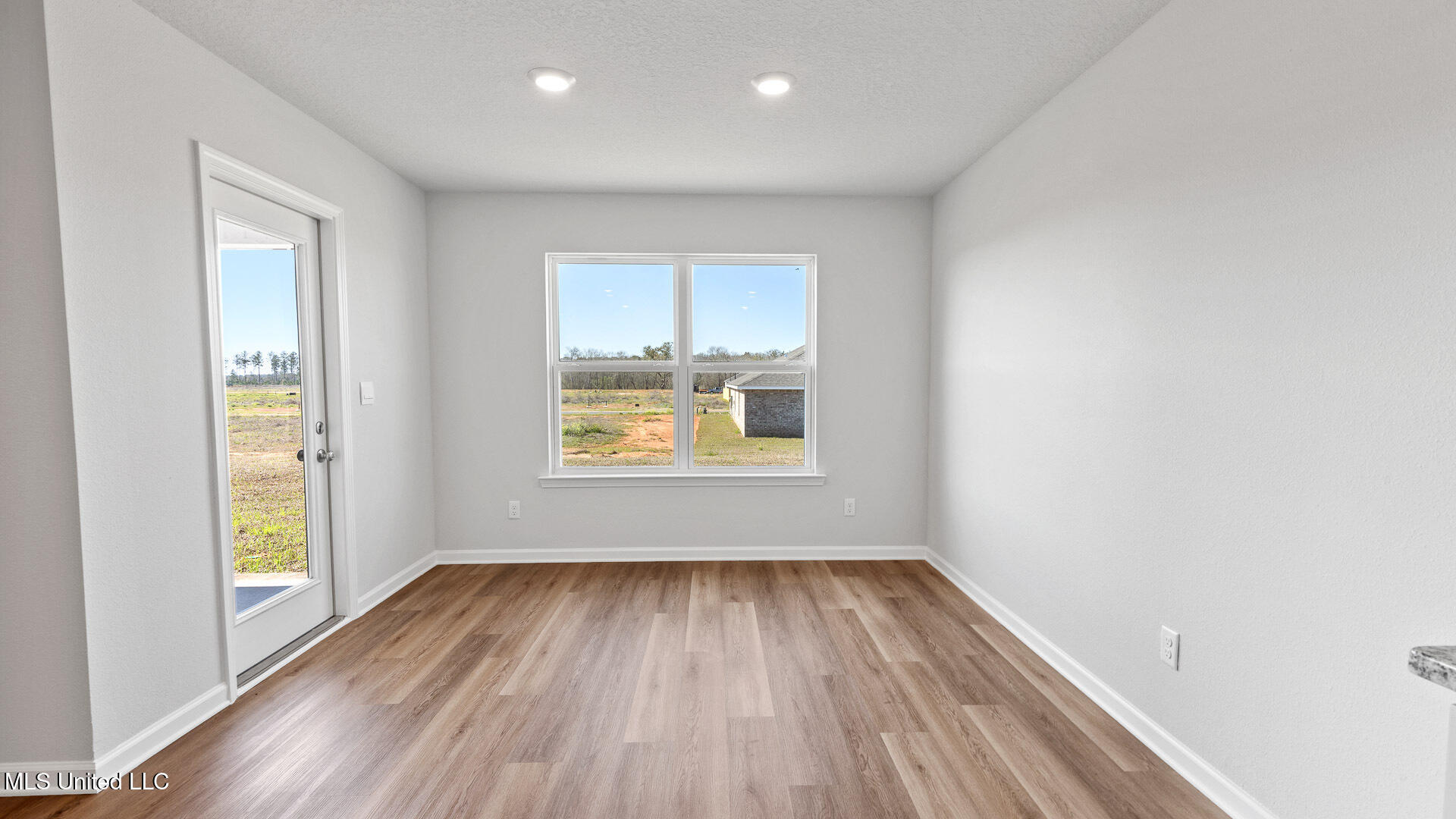 127 Strawberry Drive Property Photo 6