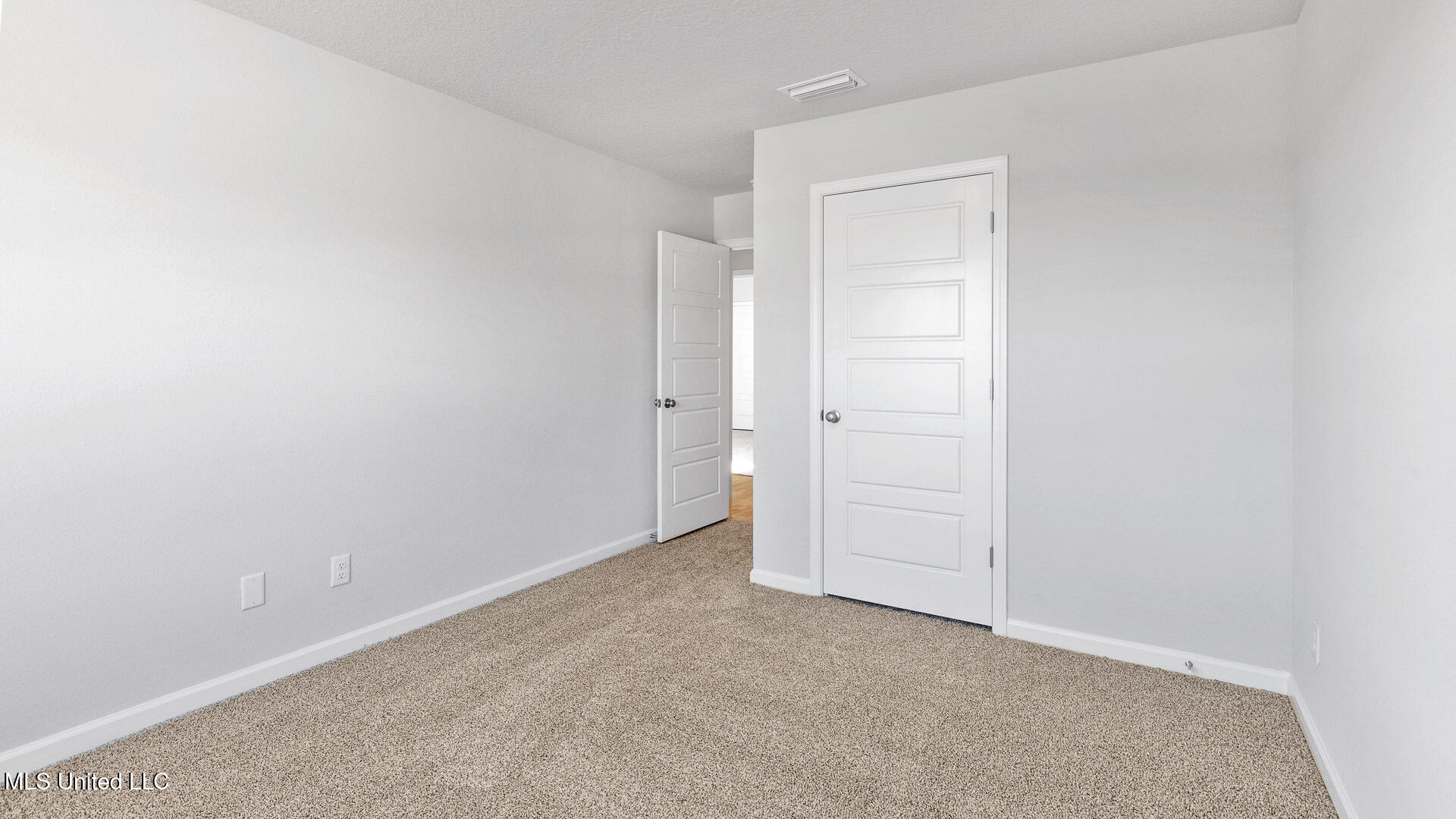 127 Strawberry Drive Property Photo 16