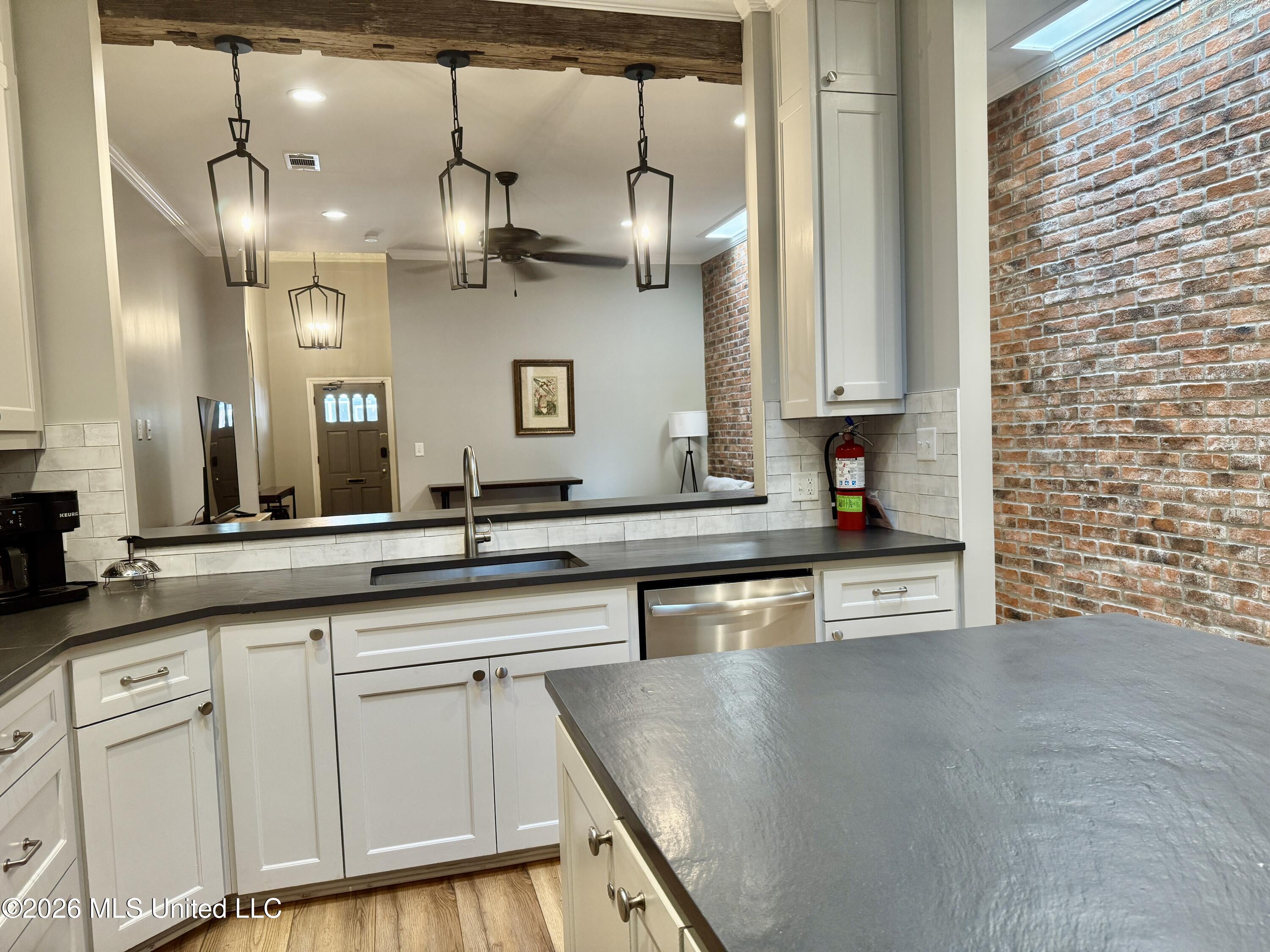 407 Franklin Street Property Photo 19