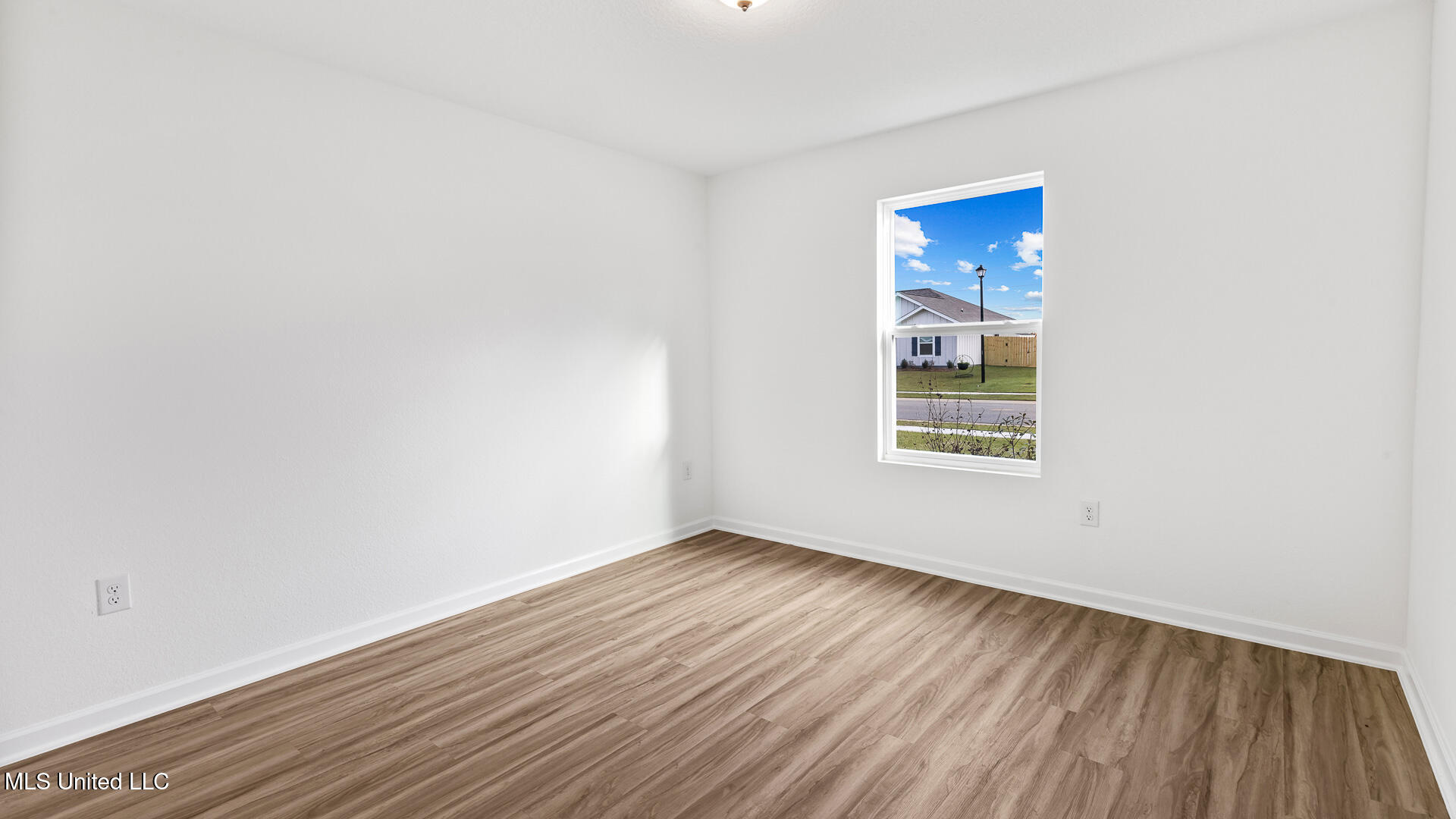 123 Strawberry Drive Property Photo 6
