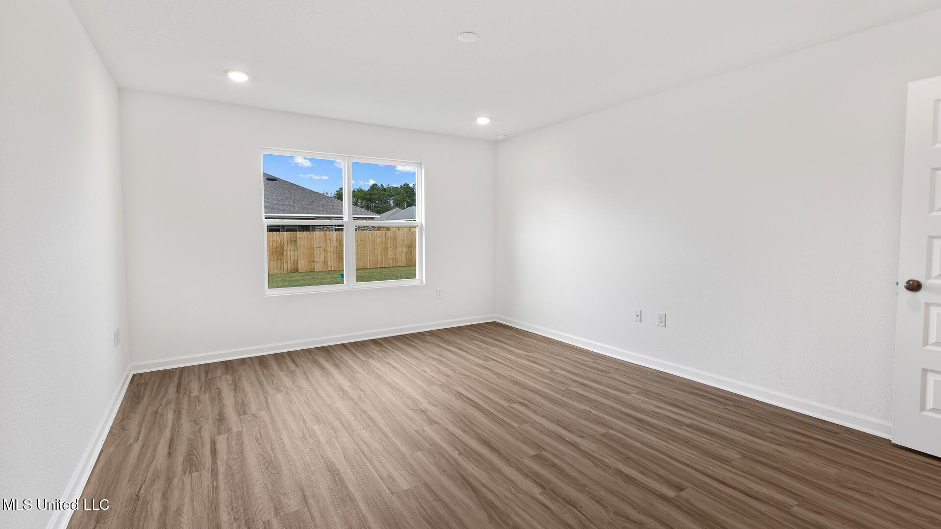 123 Strawberry Drive Property Photo 8