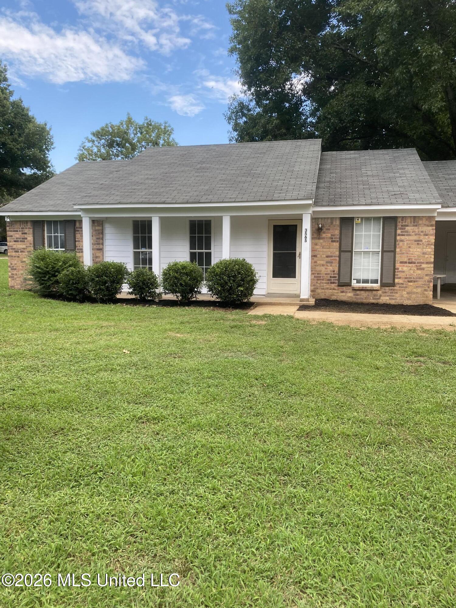 3565 Shadow Oaks Parkway Property Photo 1