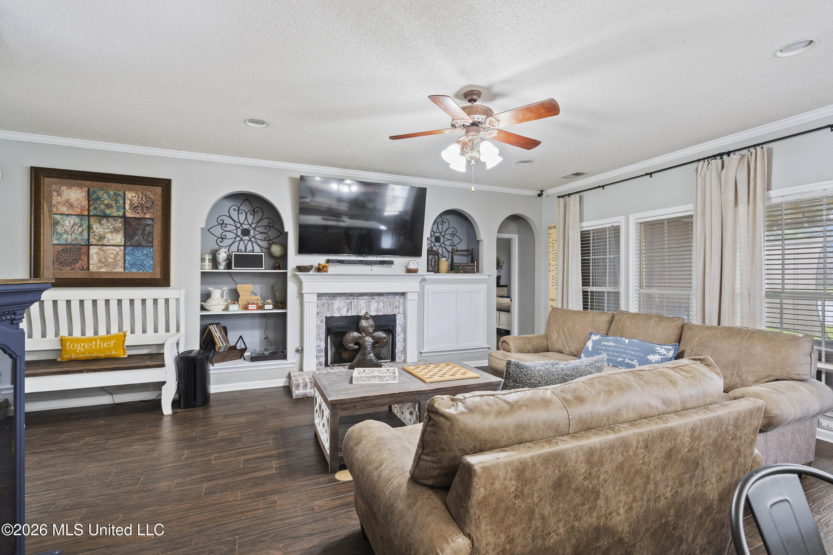 1211 E Cross Creek Drive Property Photo 5