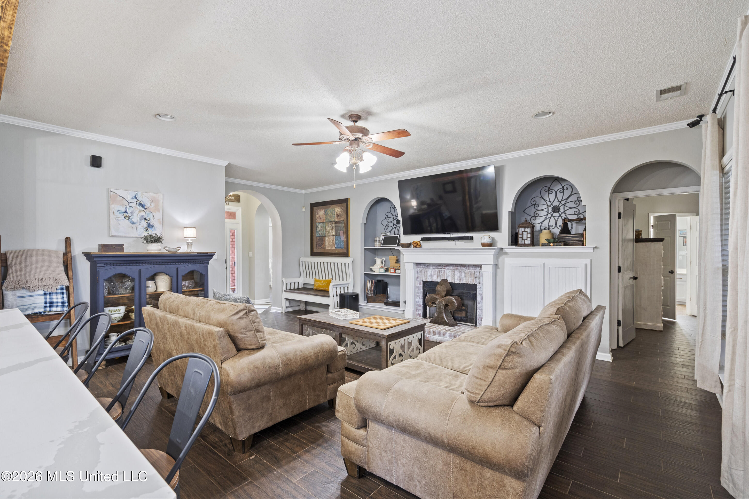 1211 E Cross Creek Drive Property Photo 6