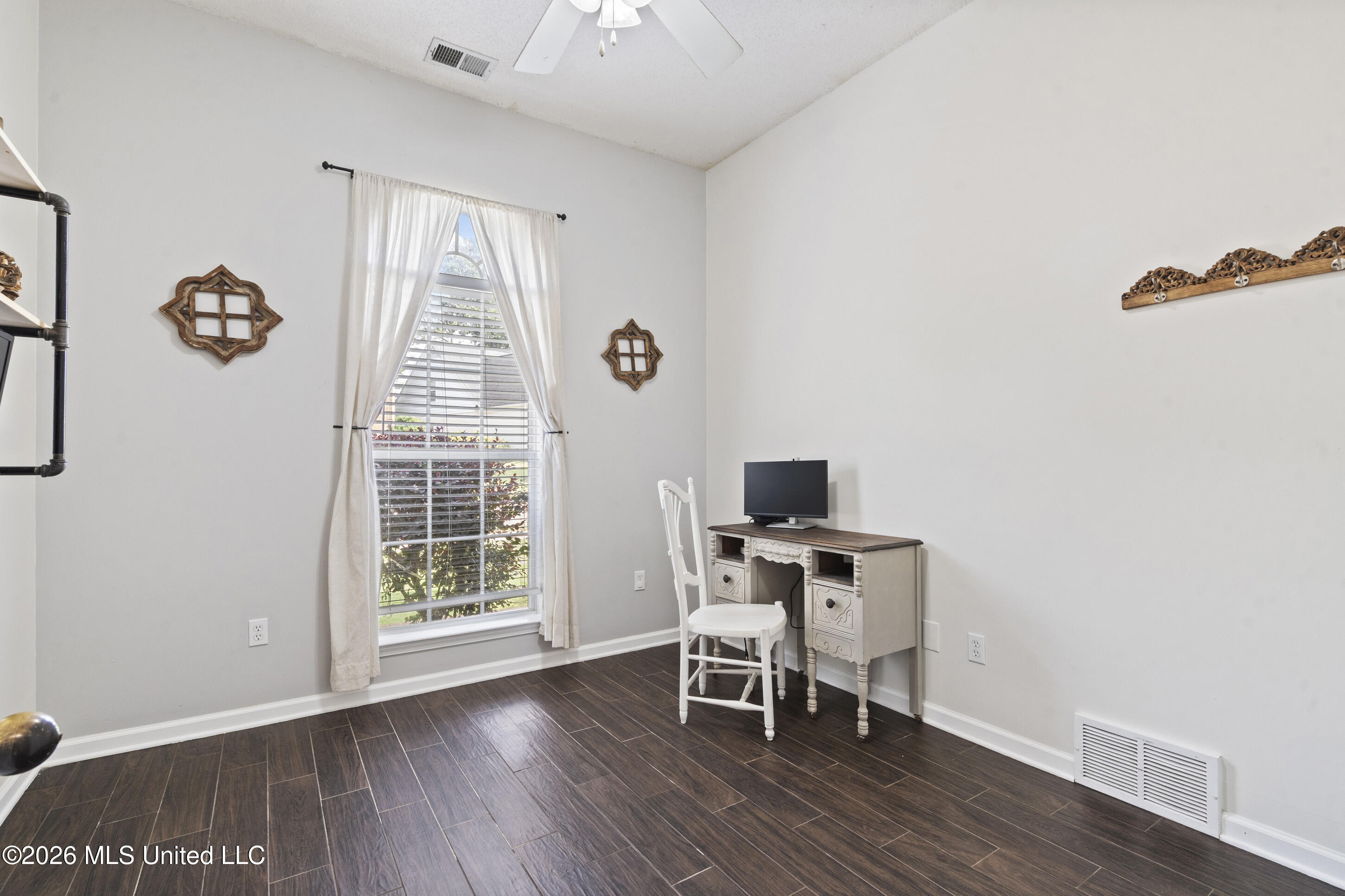 1211 E Cross Creek Drive Property Photo 16