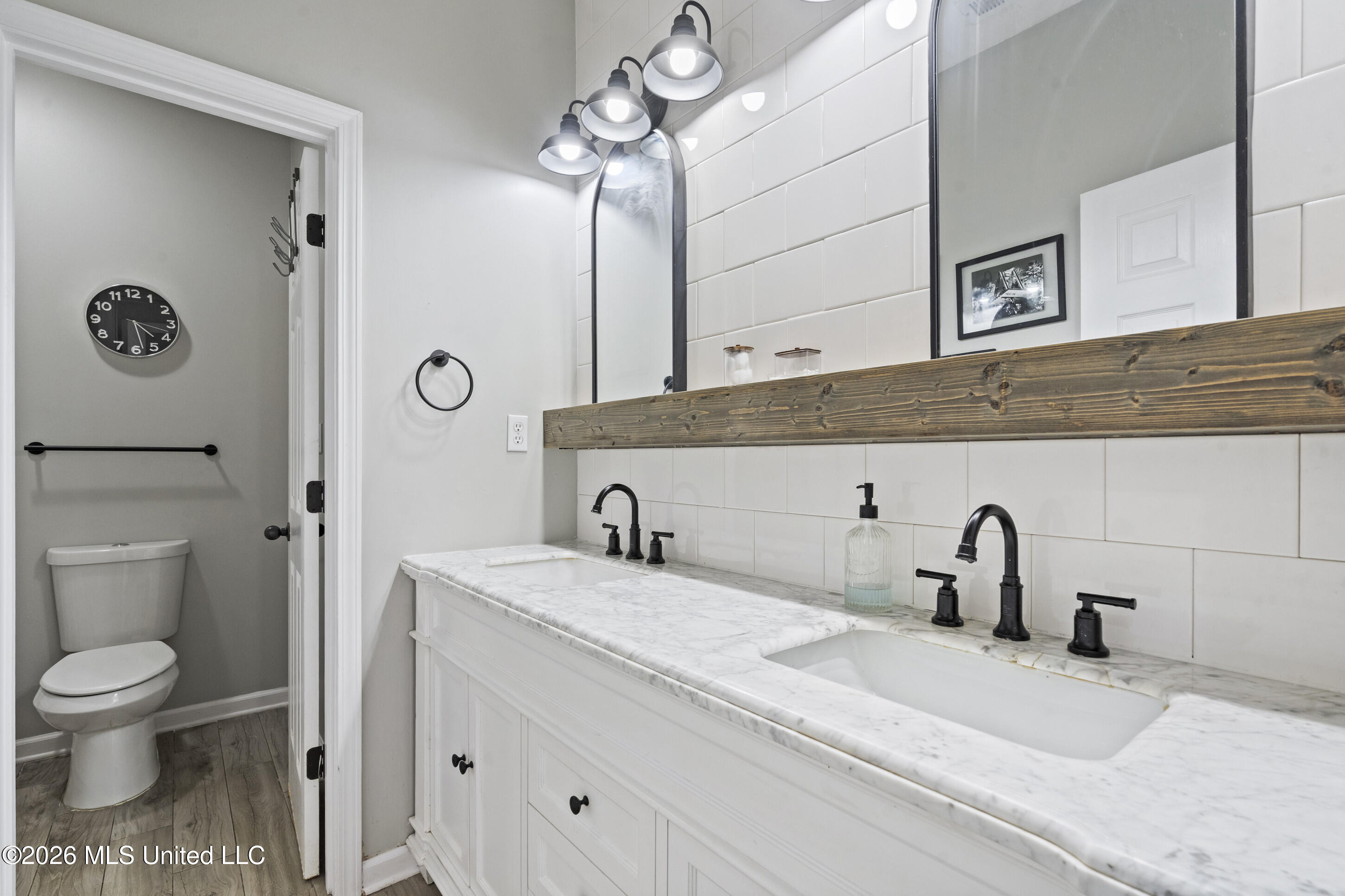 1211 E Cross Creek Drive Property Photo 17