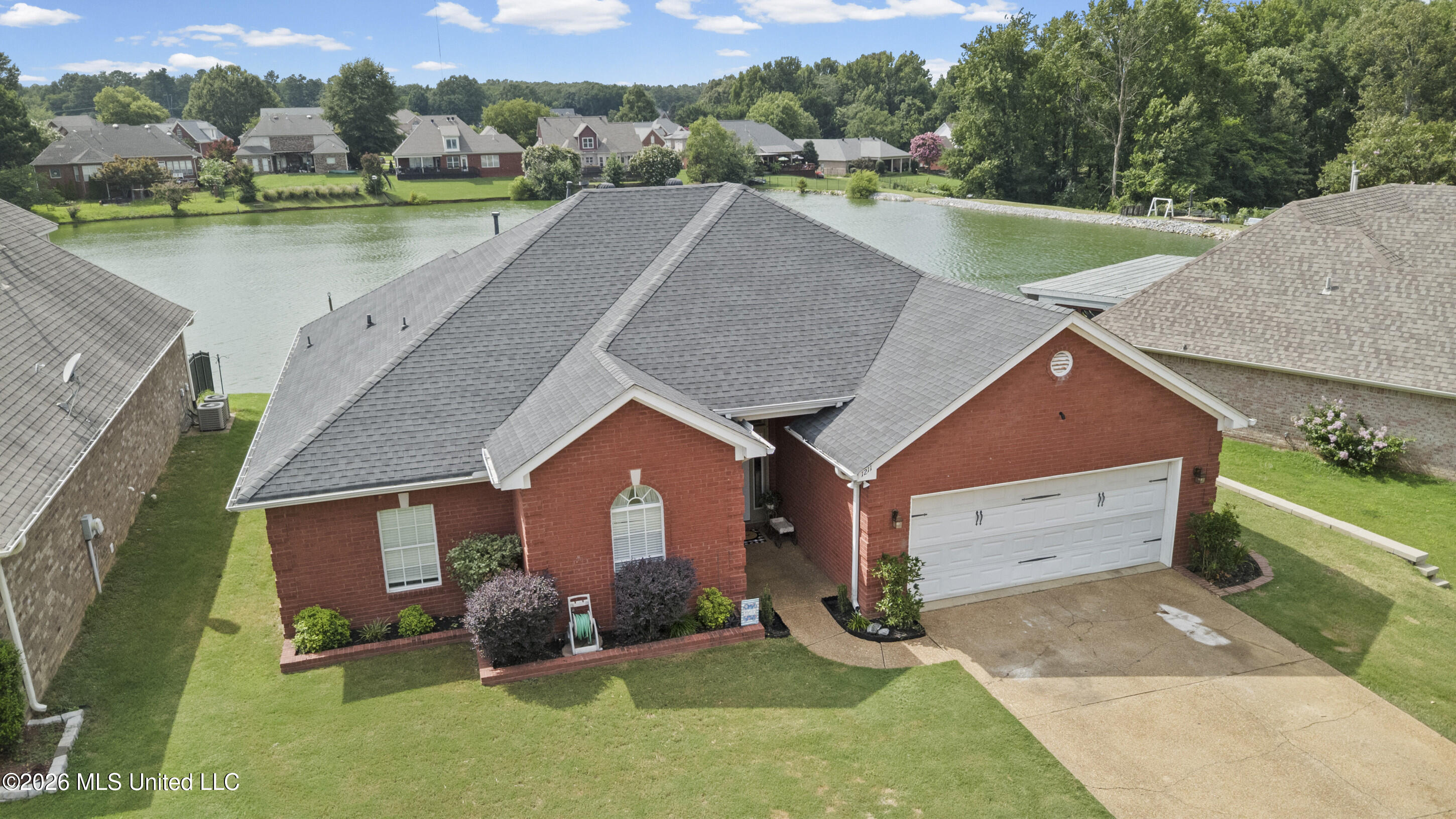 1211 E Cross Creek Drive Property Photo 34