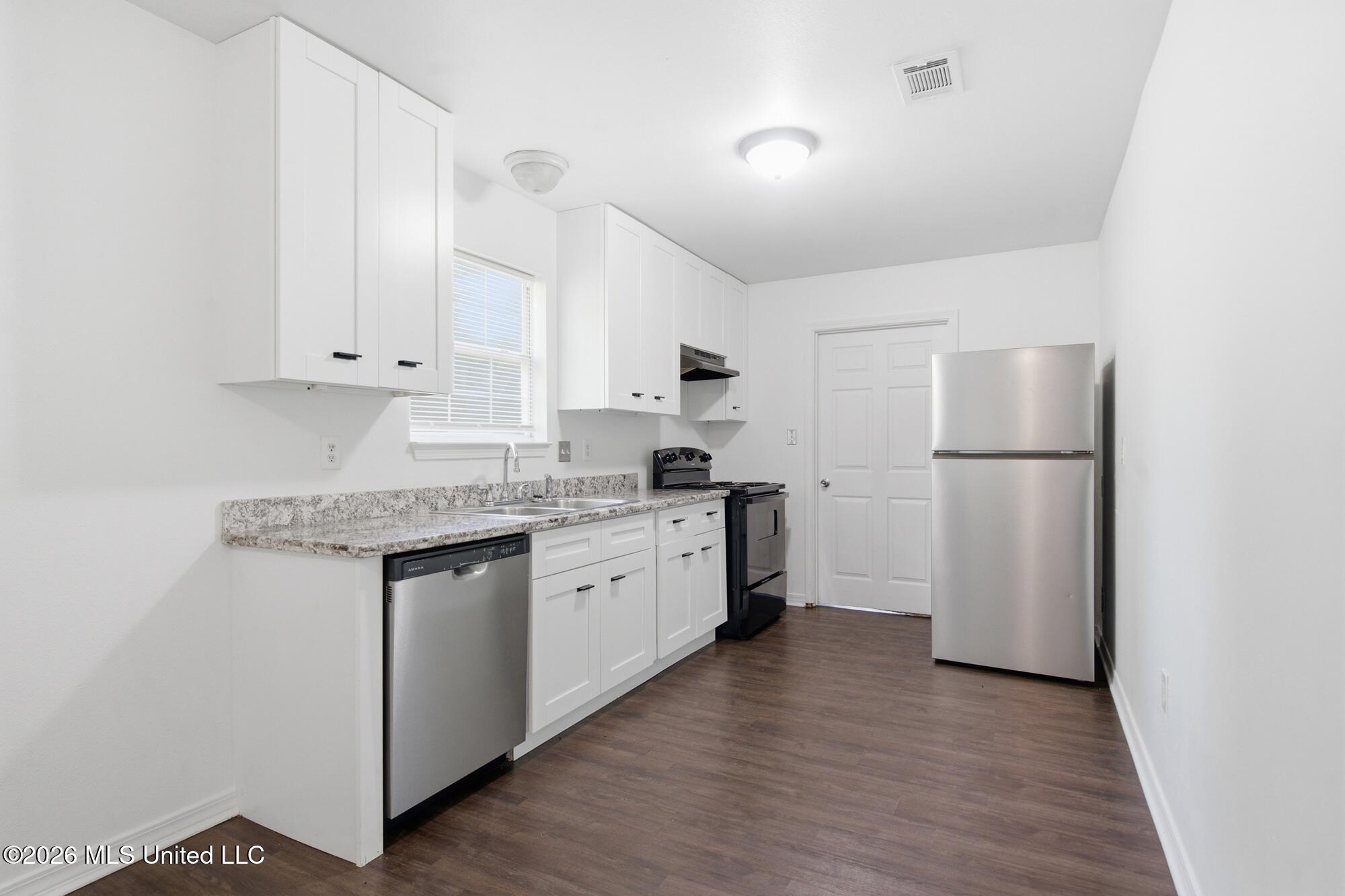 2110 30th Street Property Photo 8