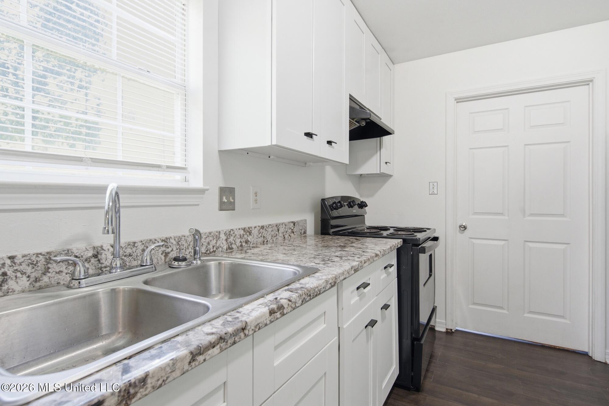 2110 30th Street Property Photo 9