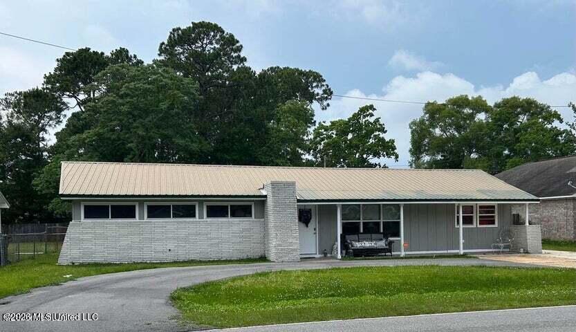 3117 Beachview Drive Property Photo 1