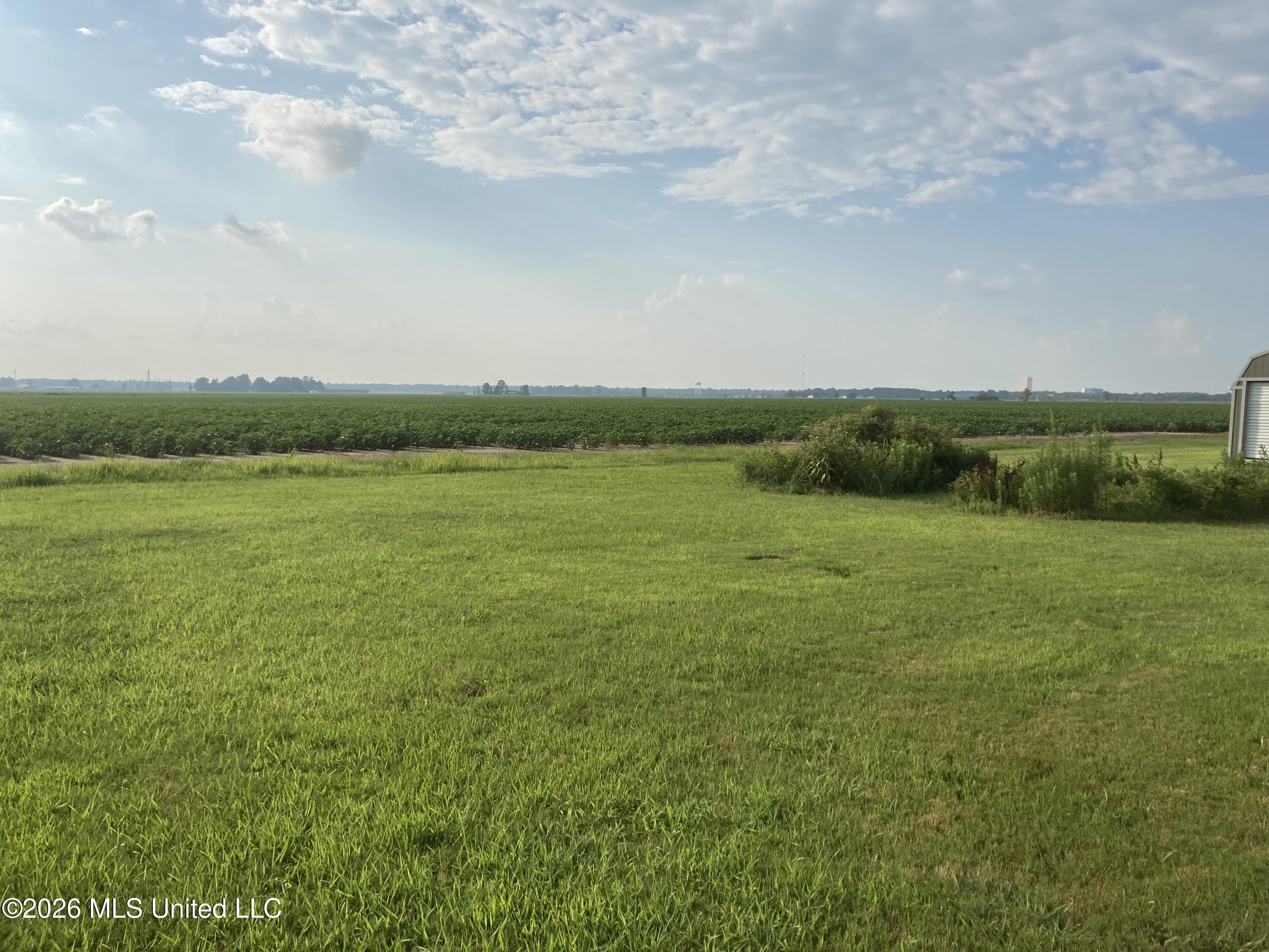 1104 Clover Leaf Circle Property Photo 5