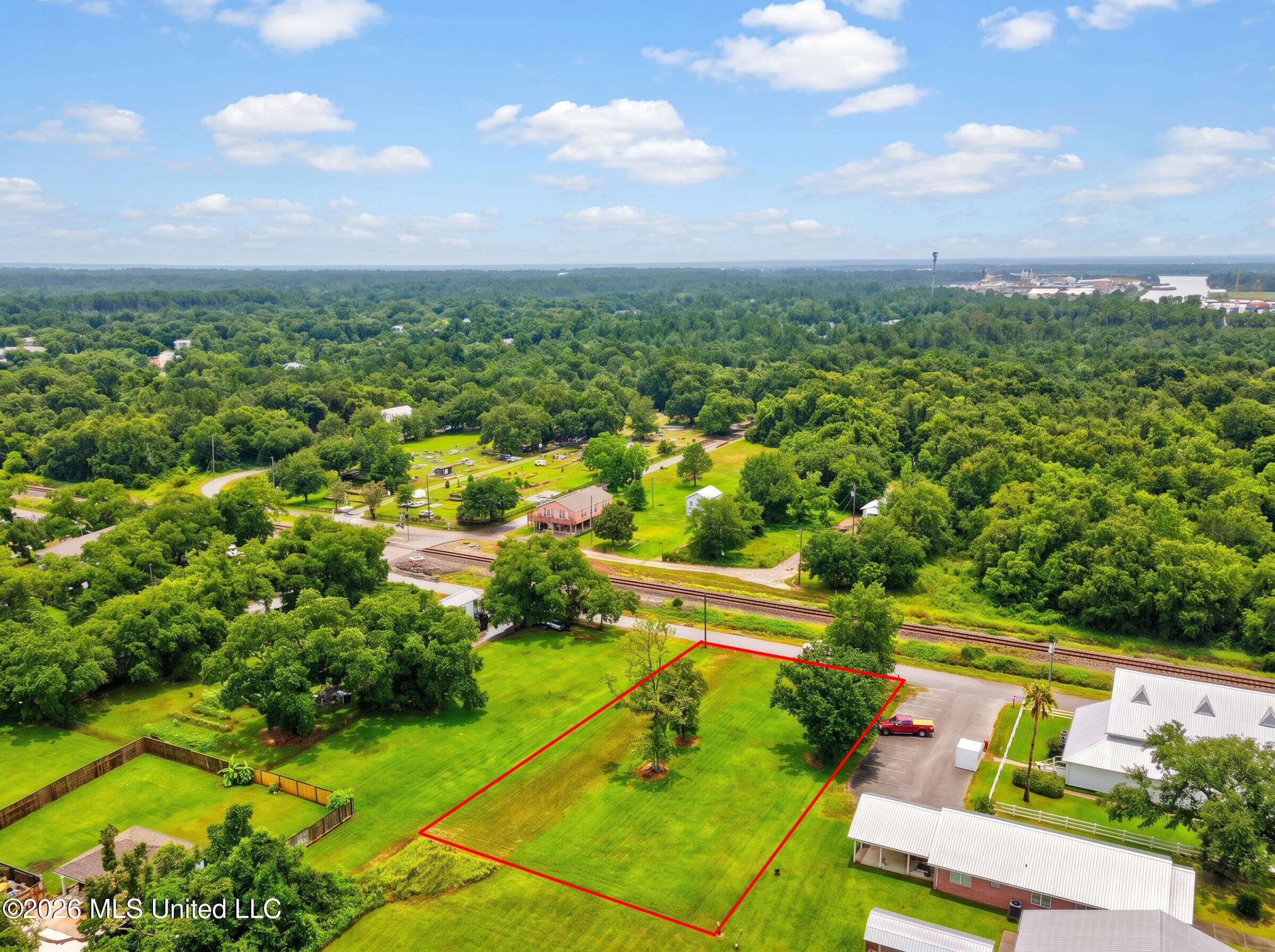 218 E Railroad Street Property Photo 2