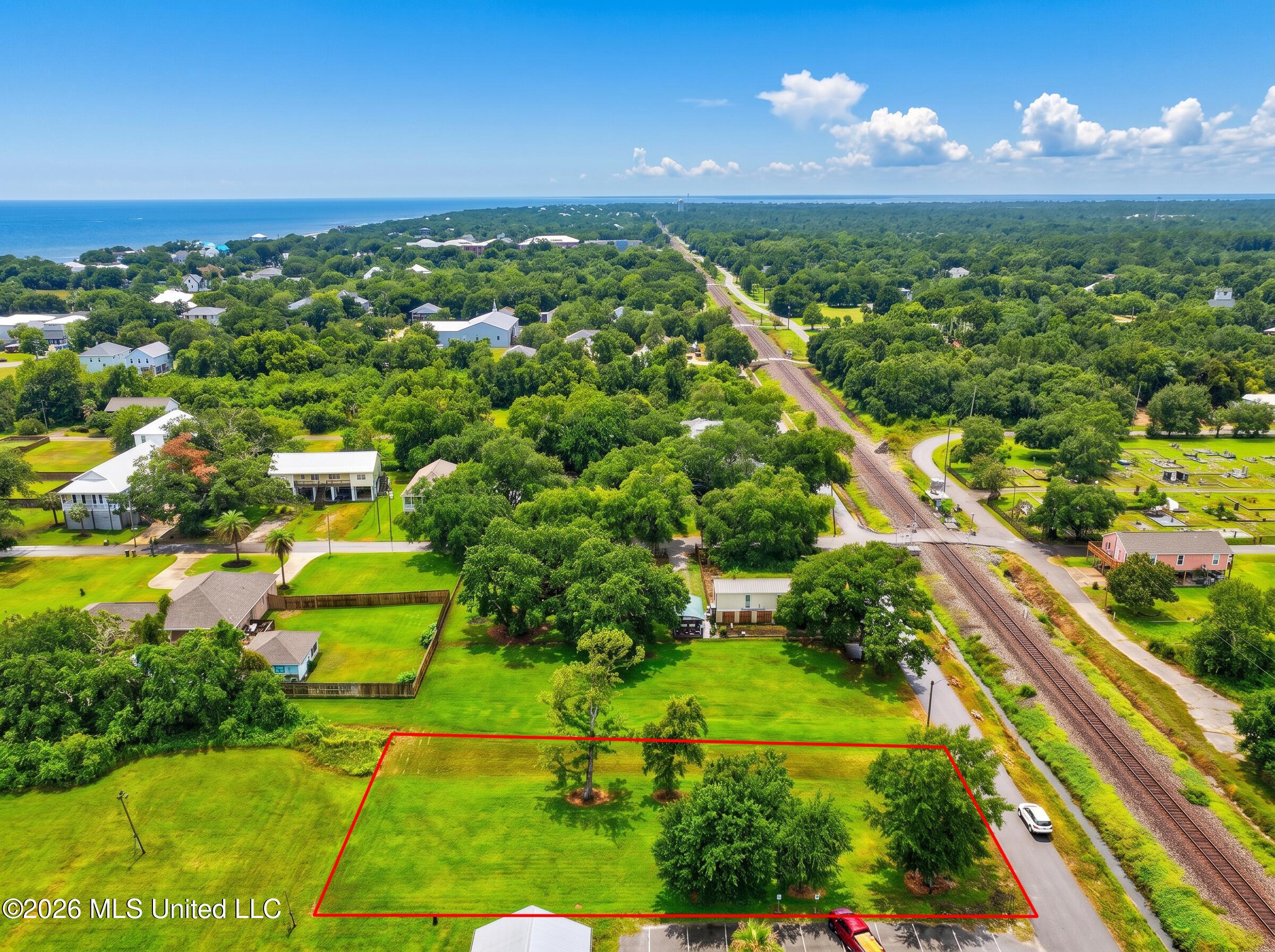 218 E Railroad Street Property Photo 6
