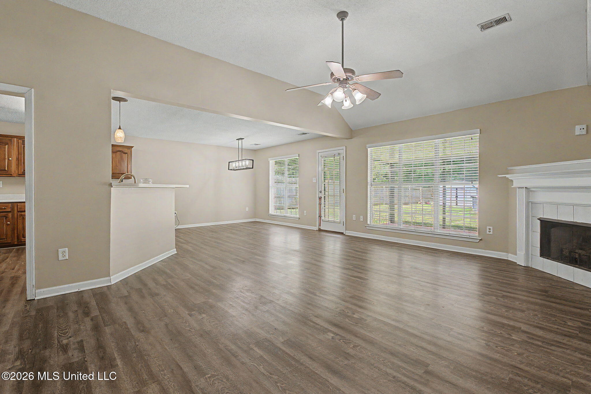 7673 Delta Lakes Boulevard Property Photo 10