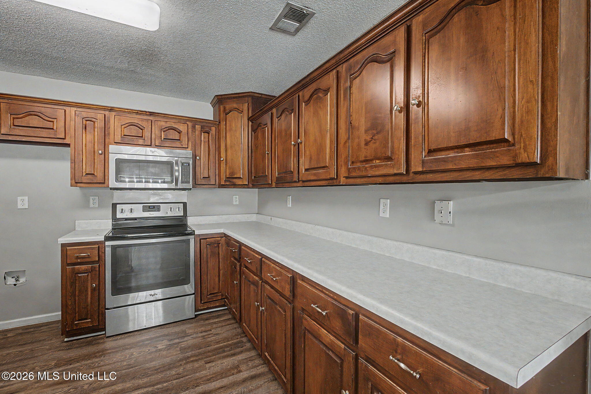 7673 Delta Lakes Boulevard Property Photo 14