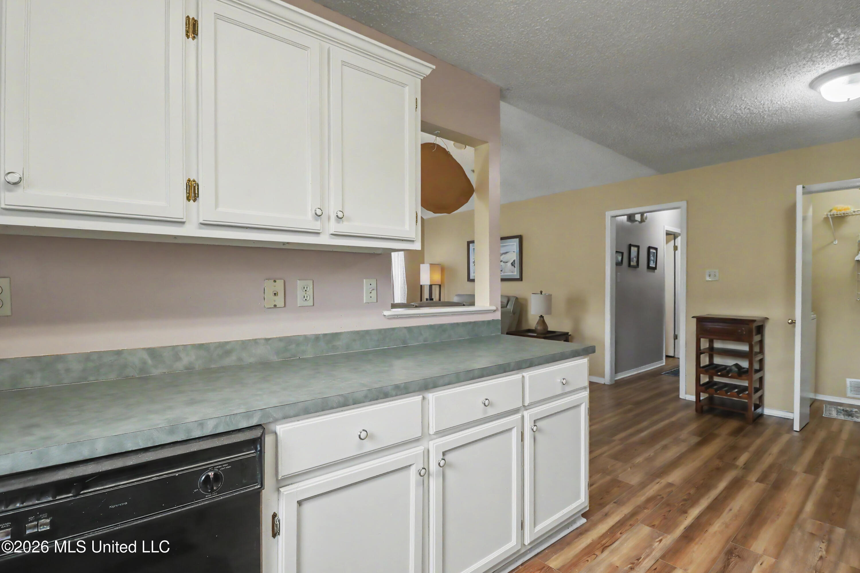 13431 Windridge Drive Property Photo 7