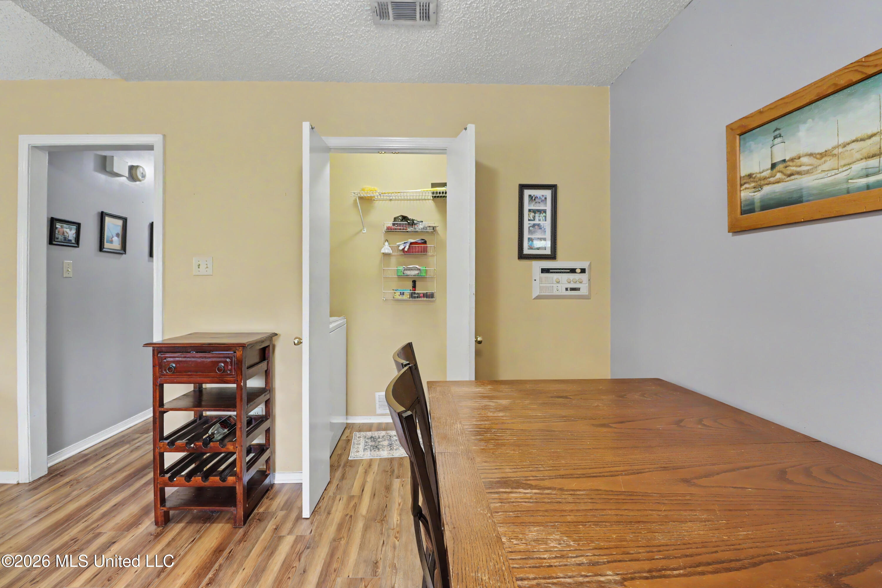 13431 Windridge Drive Property Photo 8