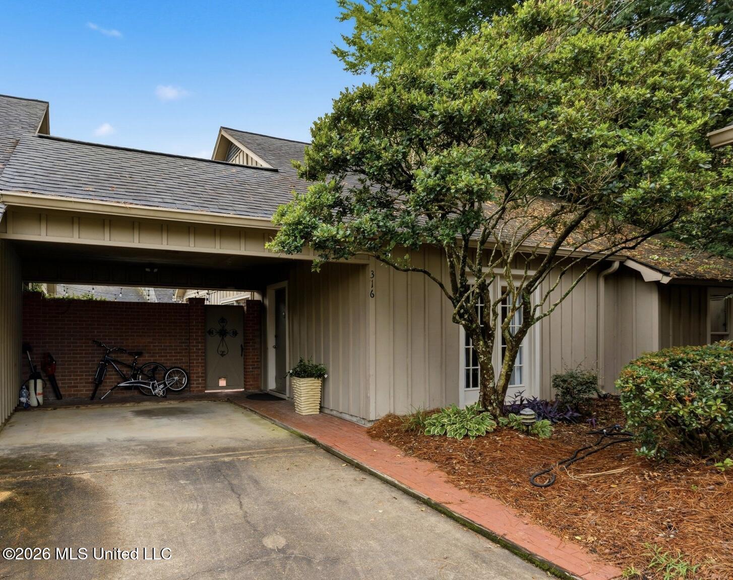 316 River Place Property Photo 1
