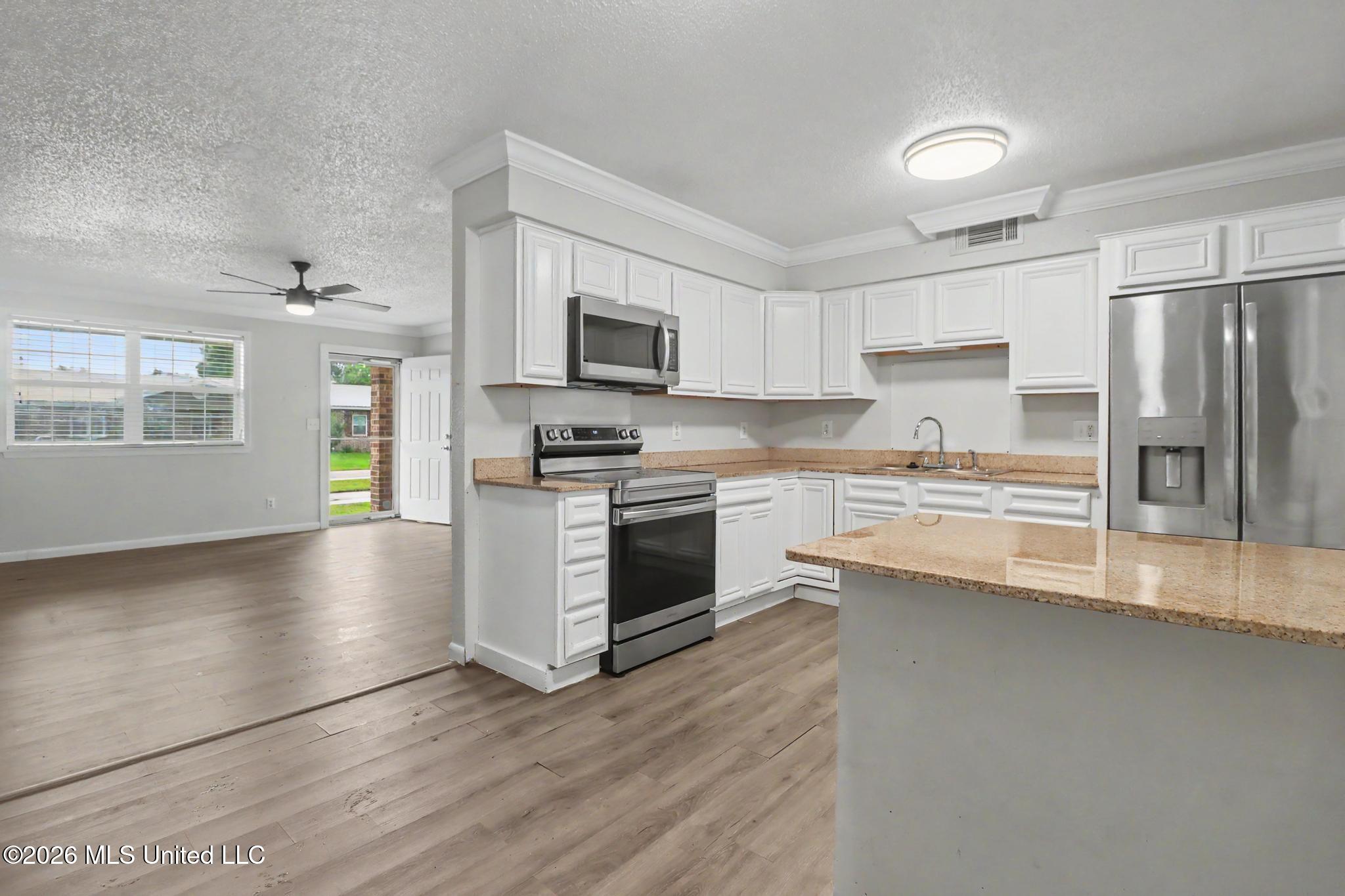 645 Union Street Property Photo 6
