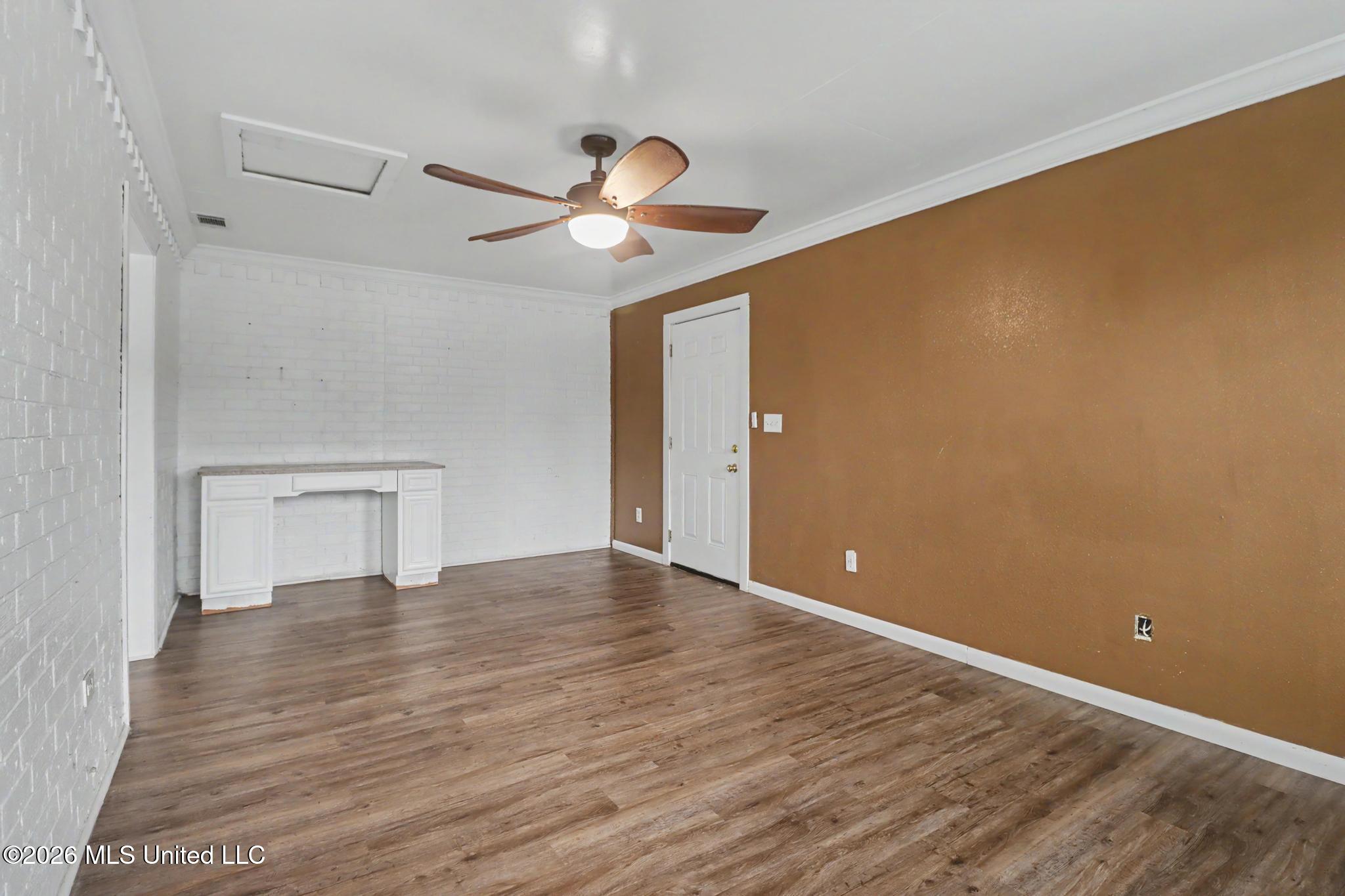 645 Union Street Property Photo 8