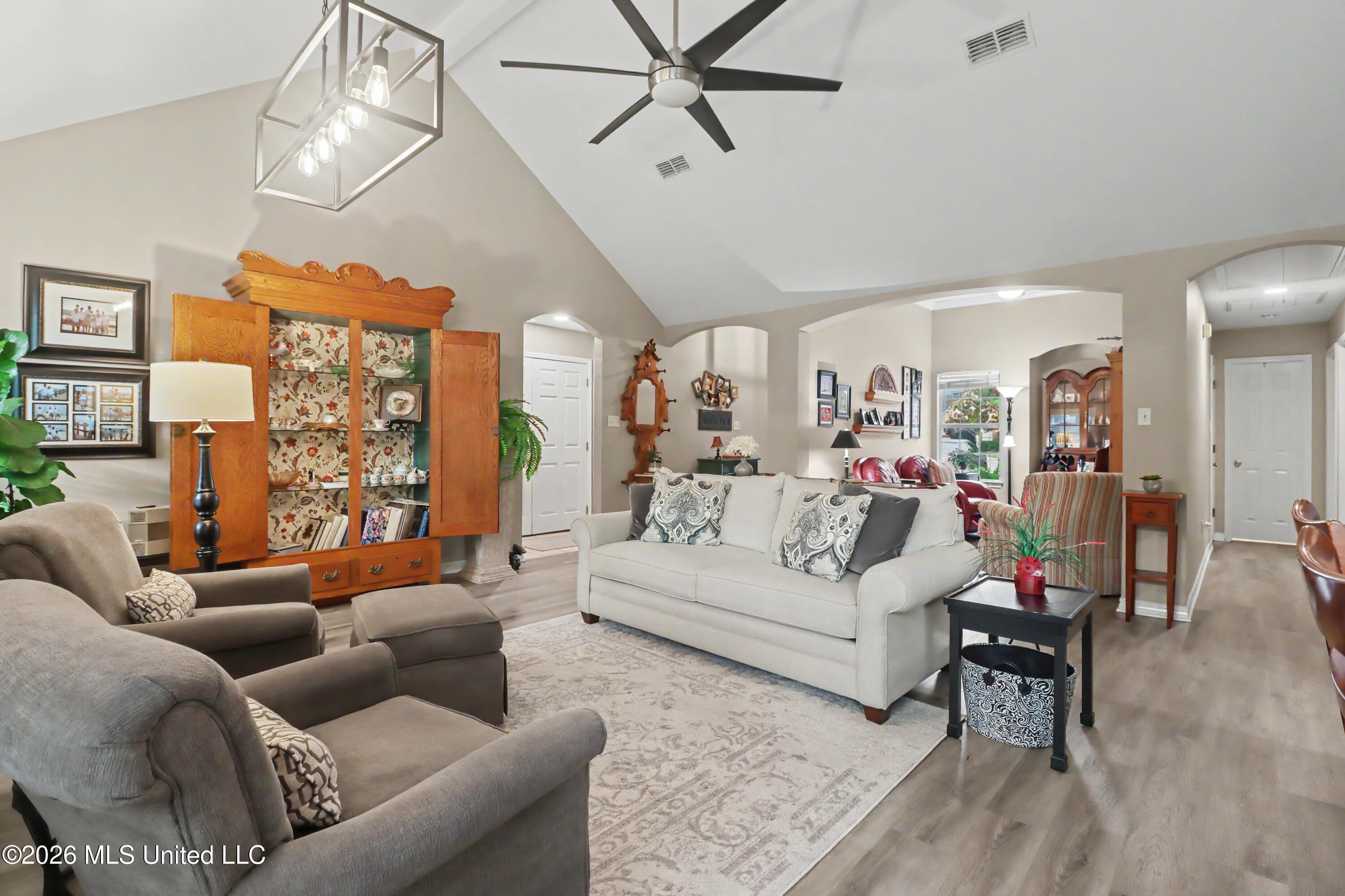 15385 Lakeview Court Property Photo 6