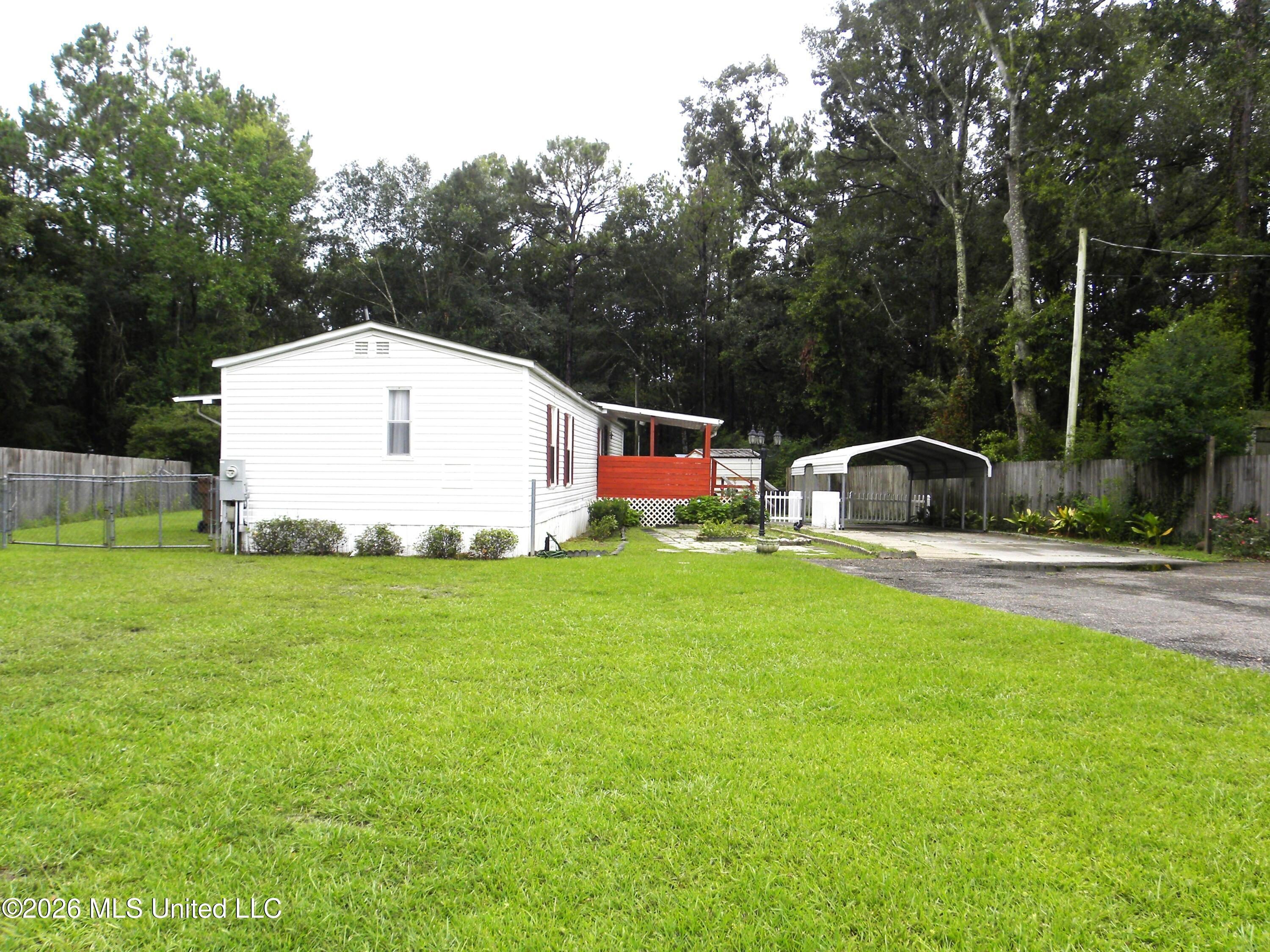 18265 Robin Oaks Drive Property Photo 2