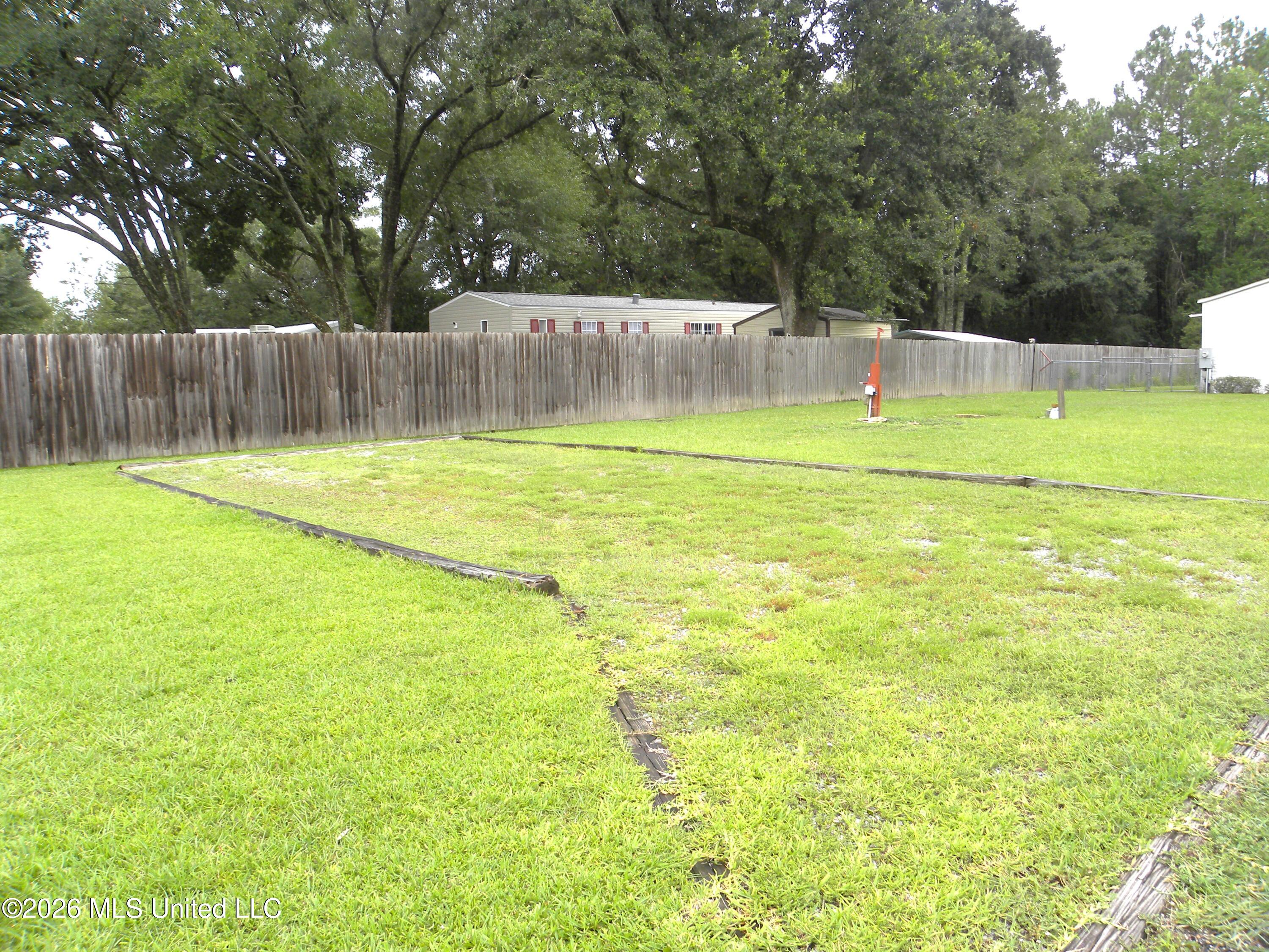 18265 Robin Oaks Drive Property Photo 5
