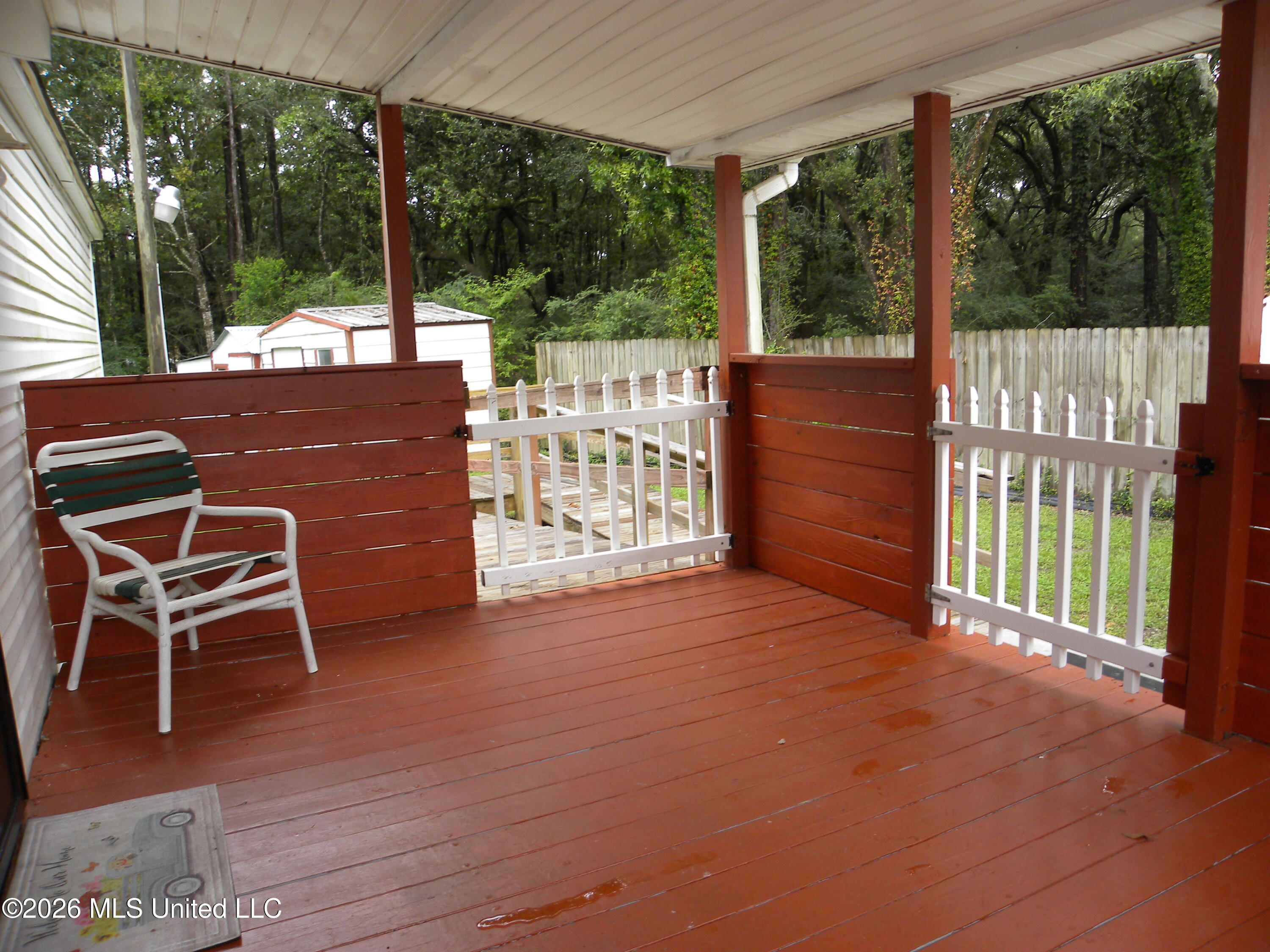 18265 Robin Oaks Drive Property Photo 8