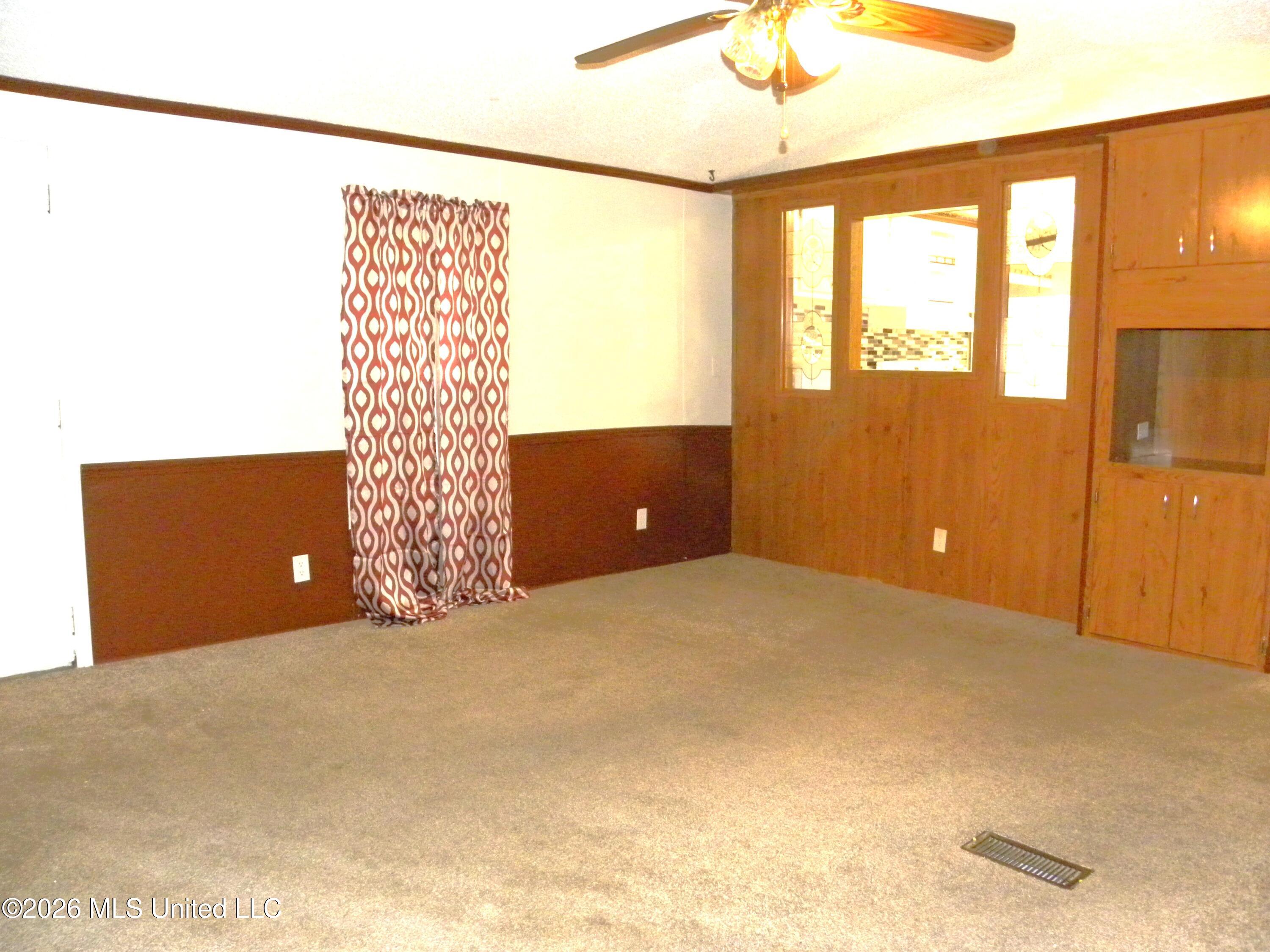 18265 Robin Oaks Drive Property Photo 9