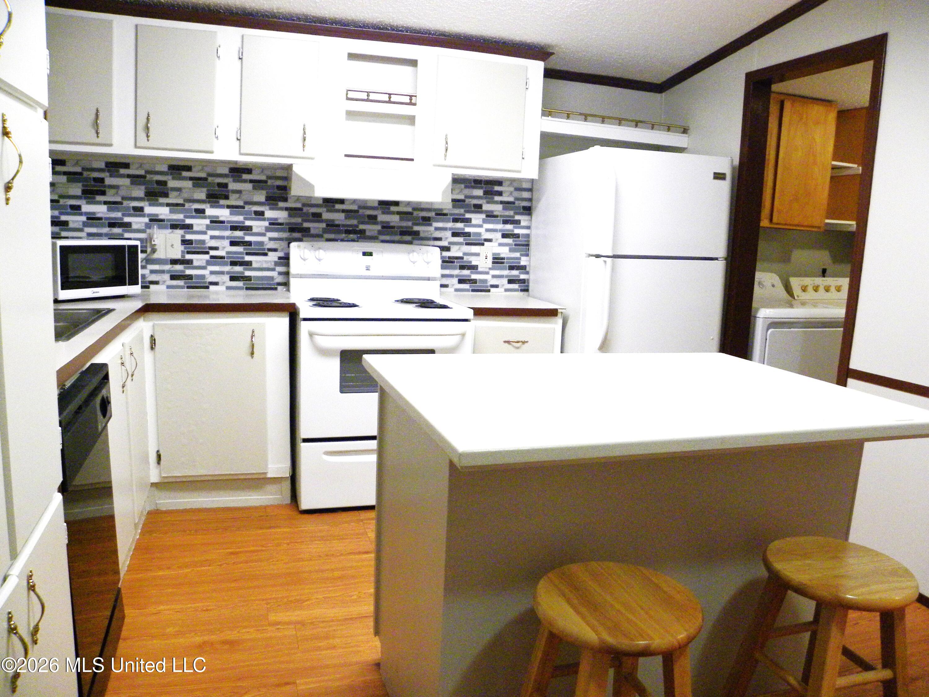 18265 Robin Oaks Drive Property Photo 11