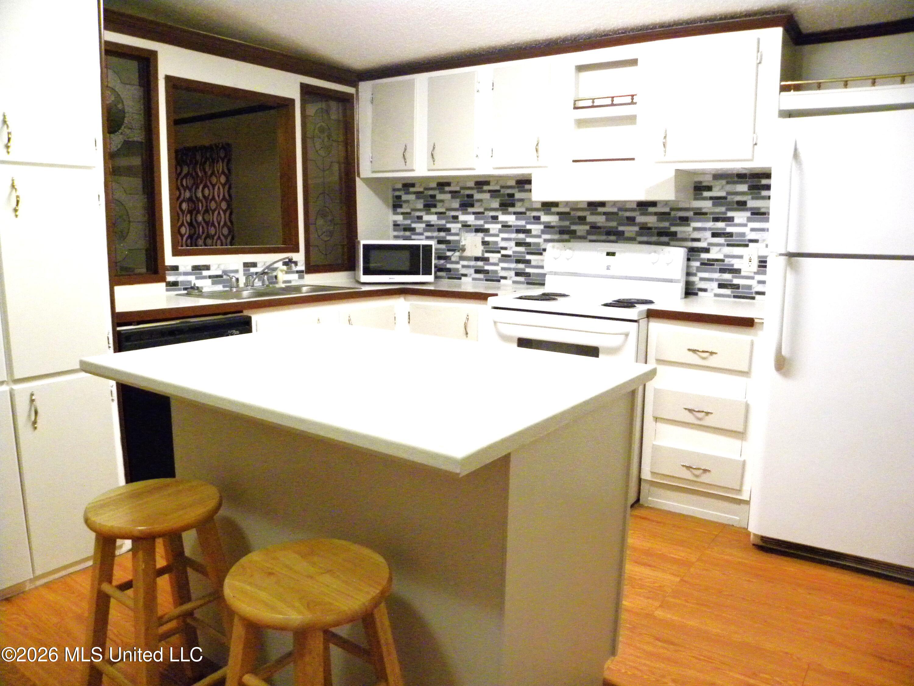 18265 Robin Oaks Drive Property Photo 12