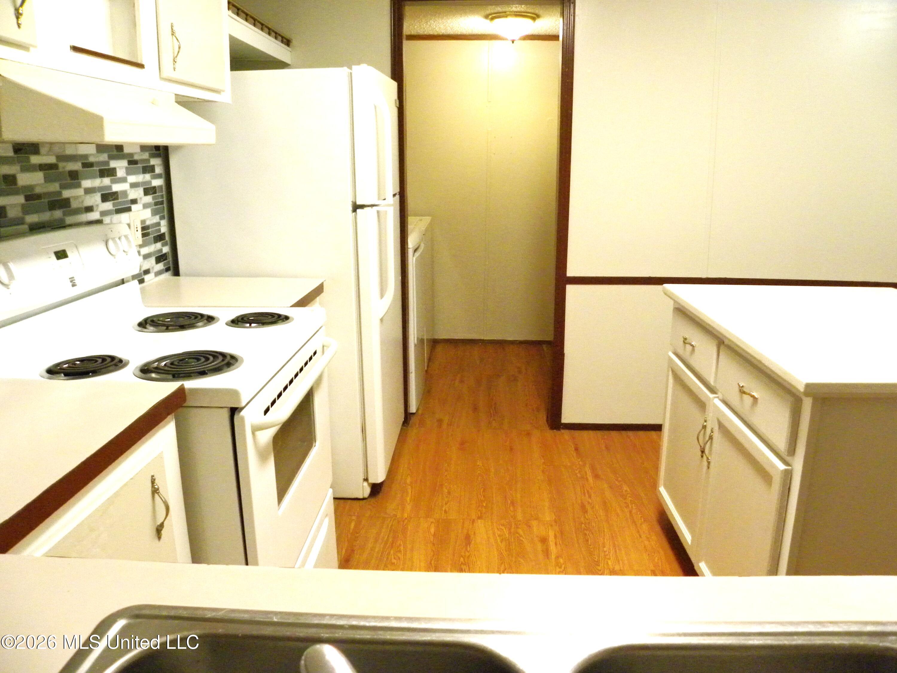 18265 Robin Oaks Drive Property Photo 13