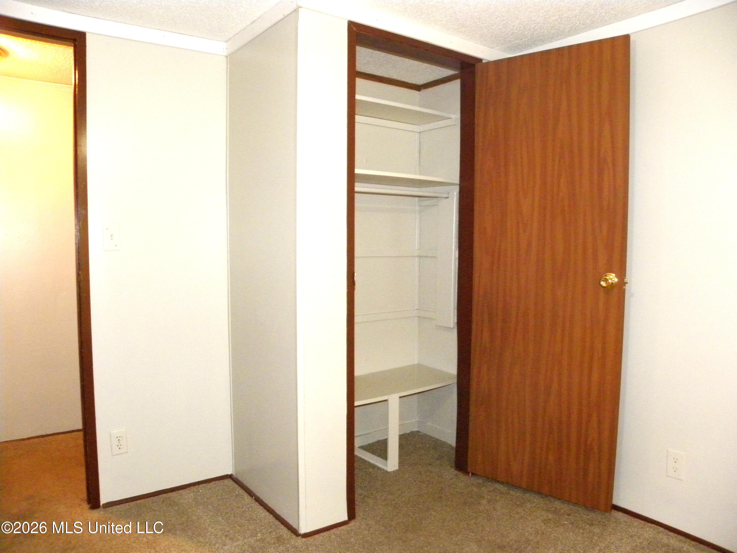 18265 Robin Oaks Drive Property Photo 24
