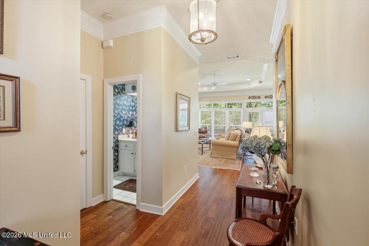 108 Whisper Ridge Drive Property Photo 4