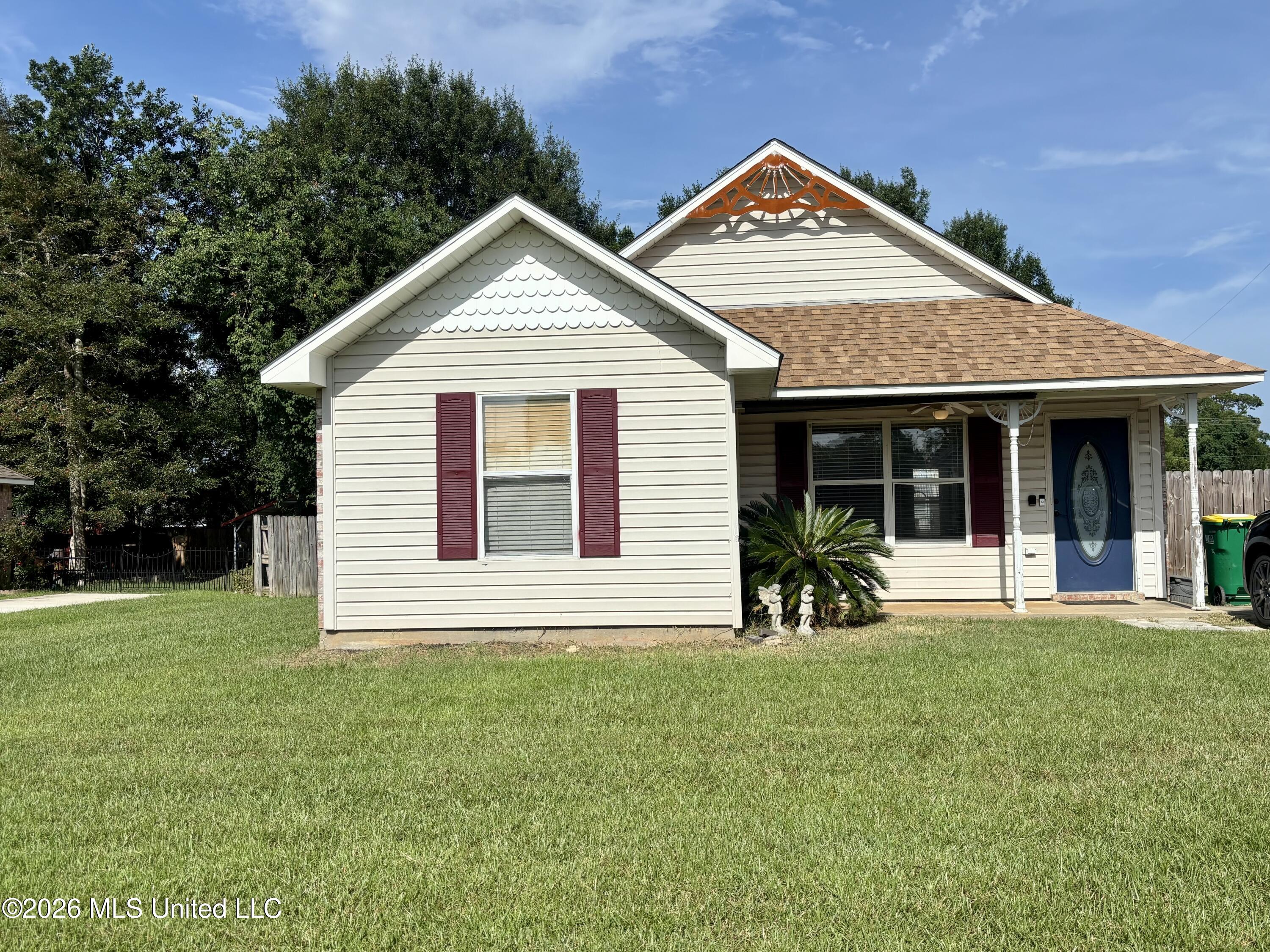 7517 Oak Cove Drive Property Photo 1