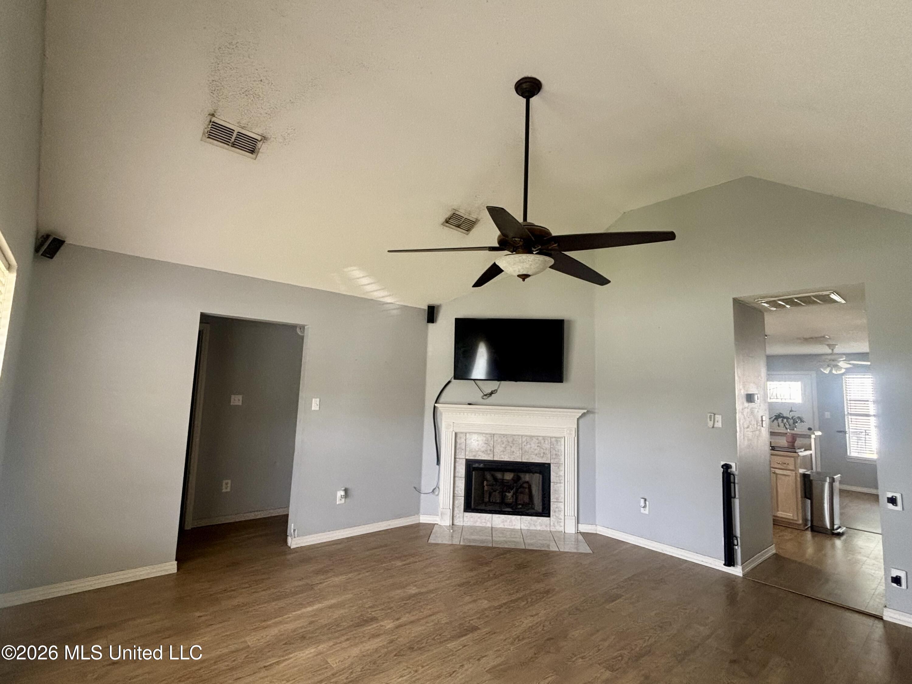 7517 Oak Cove Drive Property Photo 4