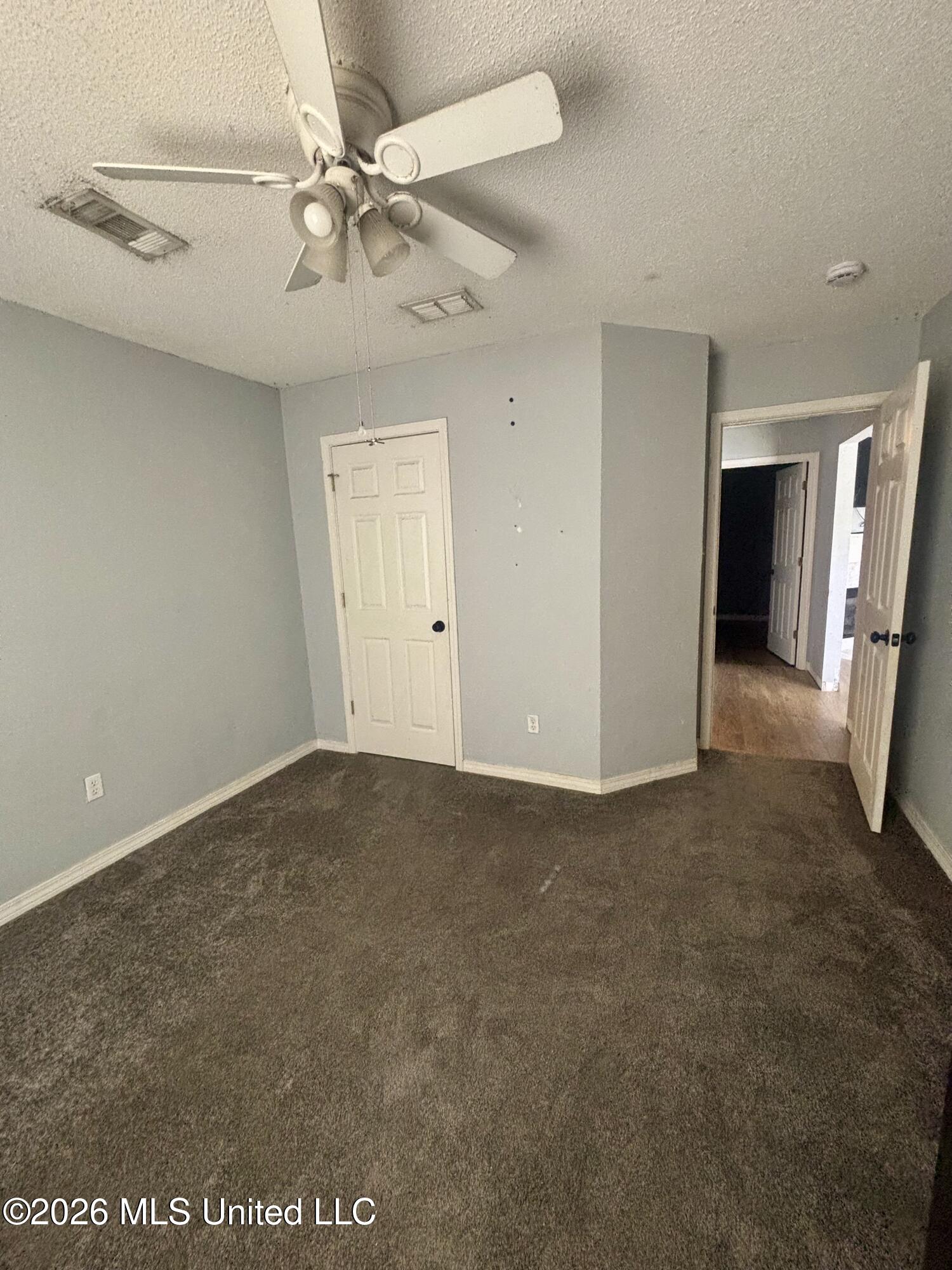 7517 Oak Cove Drive Property Photo 7