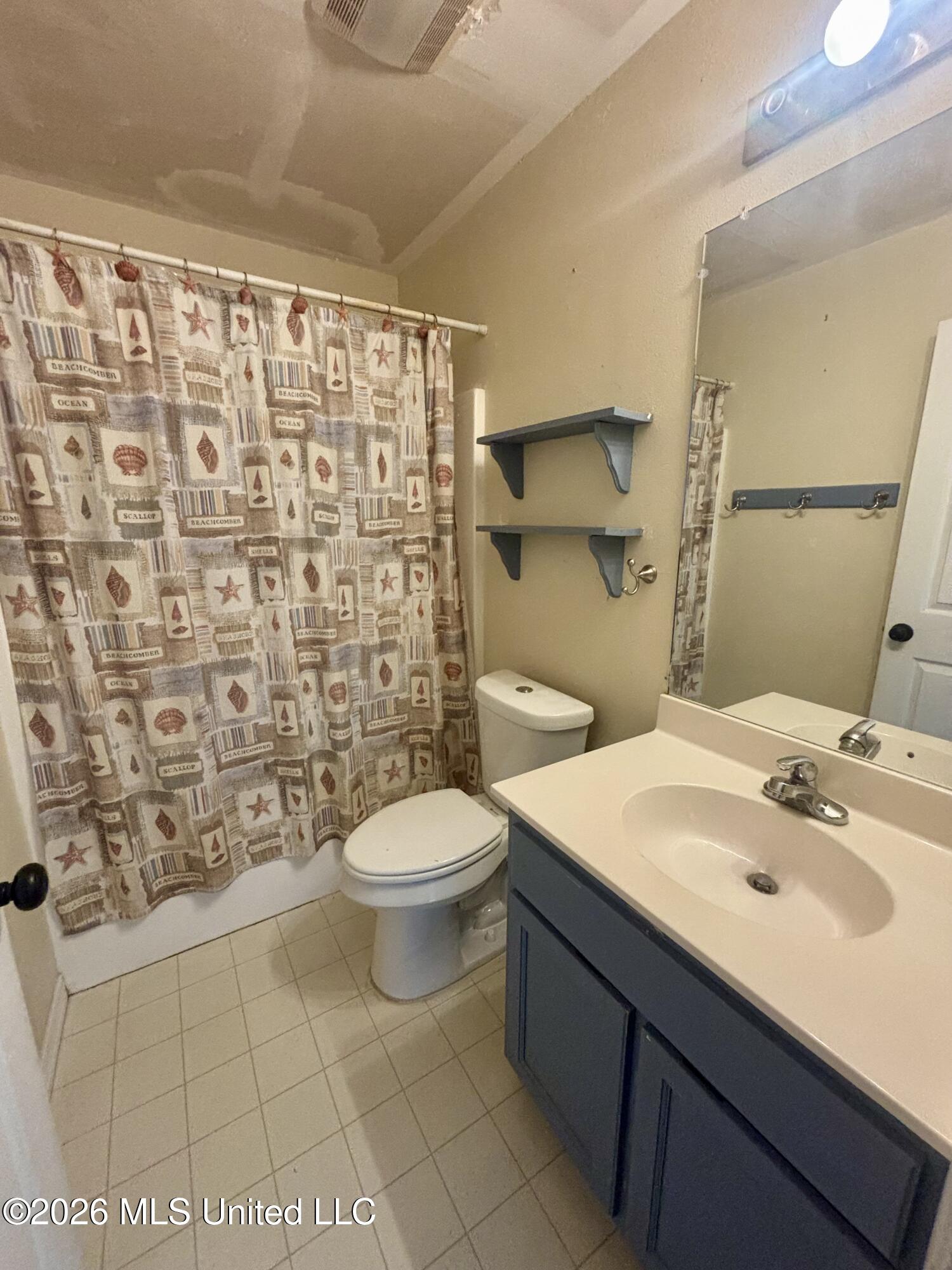 7517 Oak Cove Drive Property Photo 8