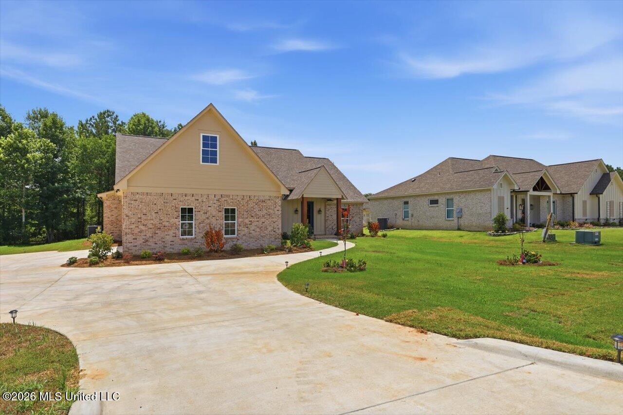 189 Kennedy Farm Parkway Property Photo 3