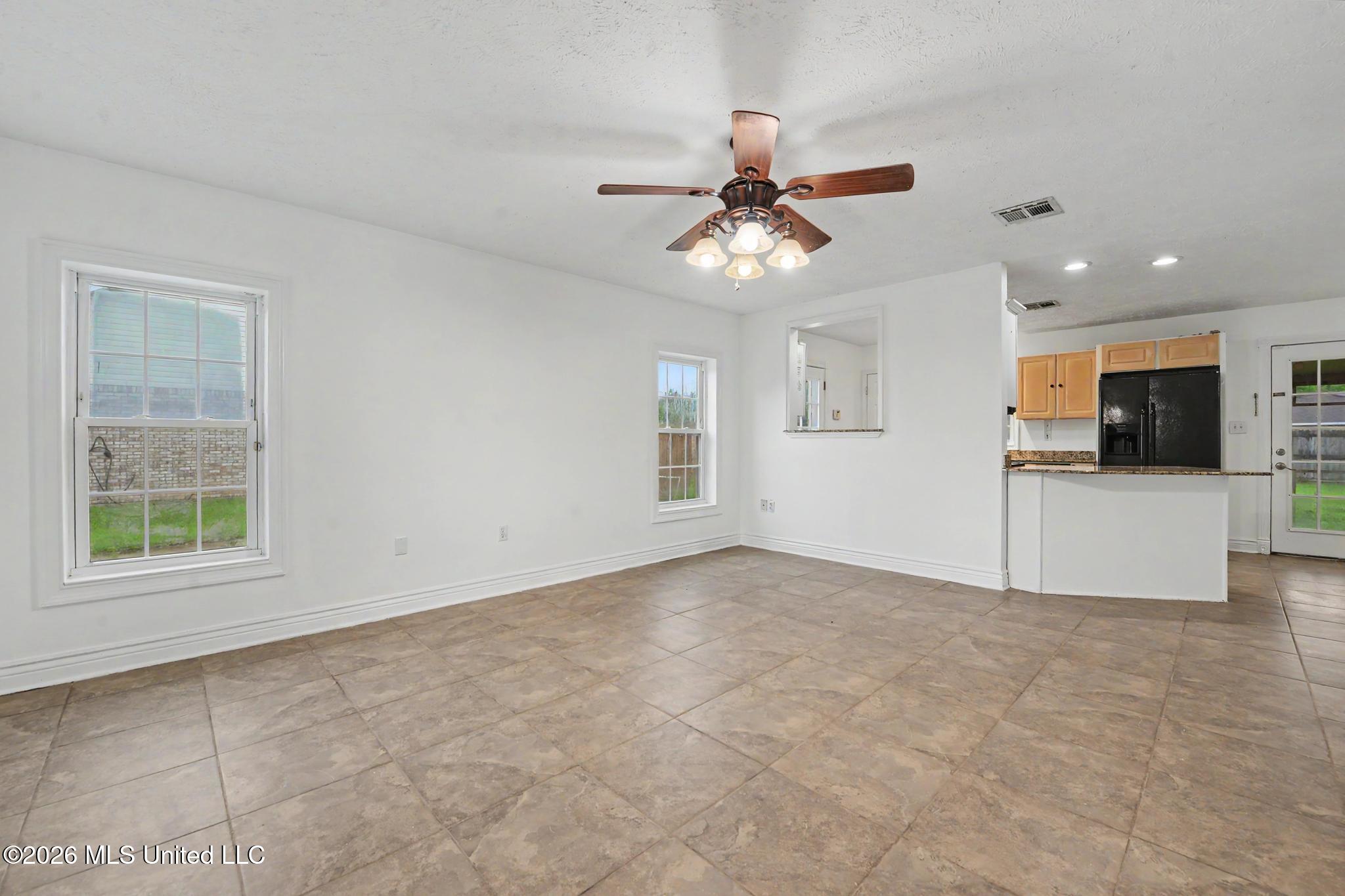 610 Waveland Avenue Property Photo 6
