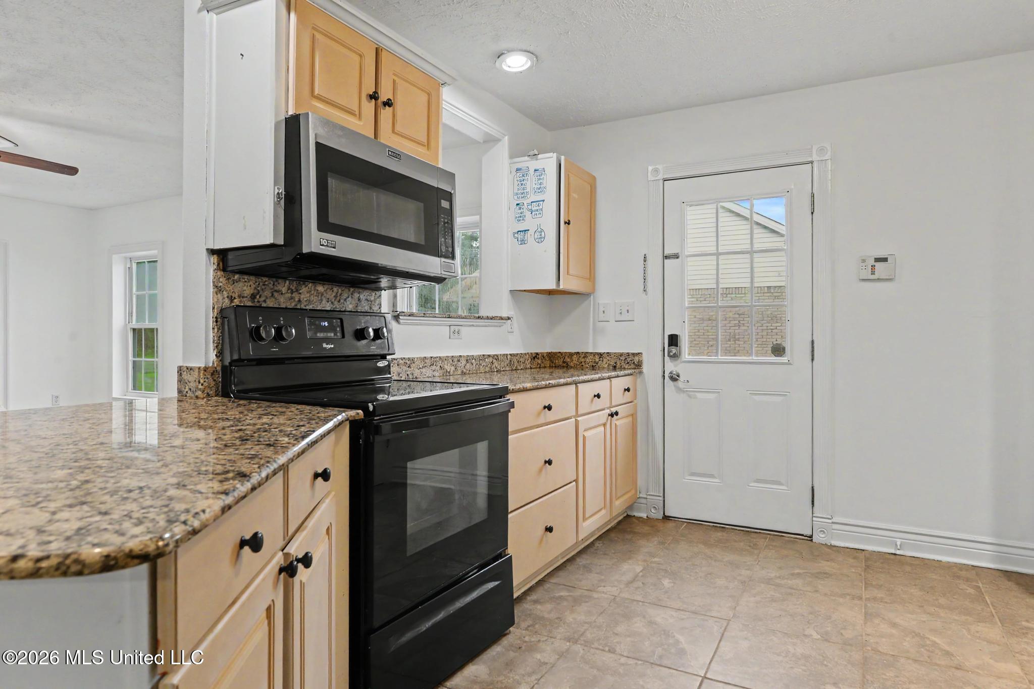 610 Waveland Avenue Property Photo 7