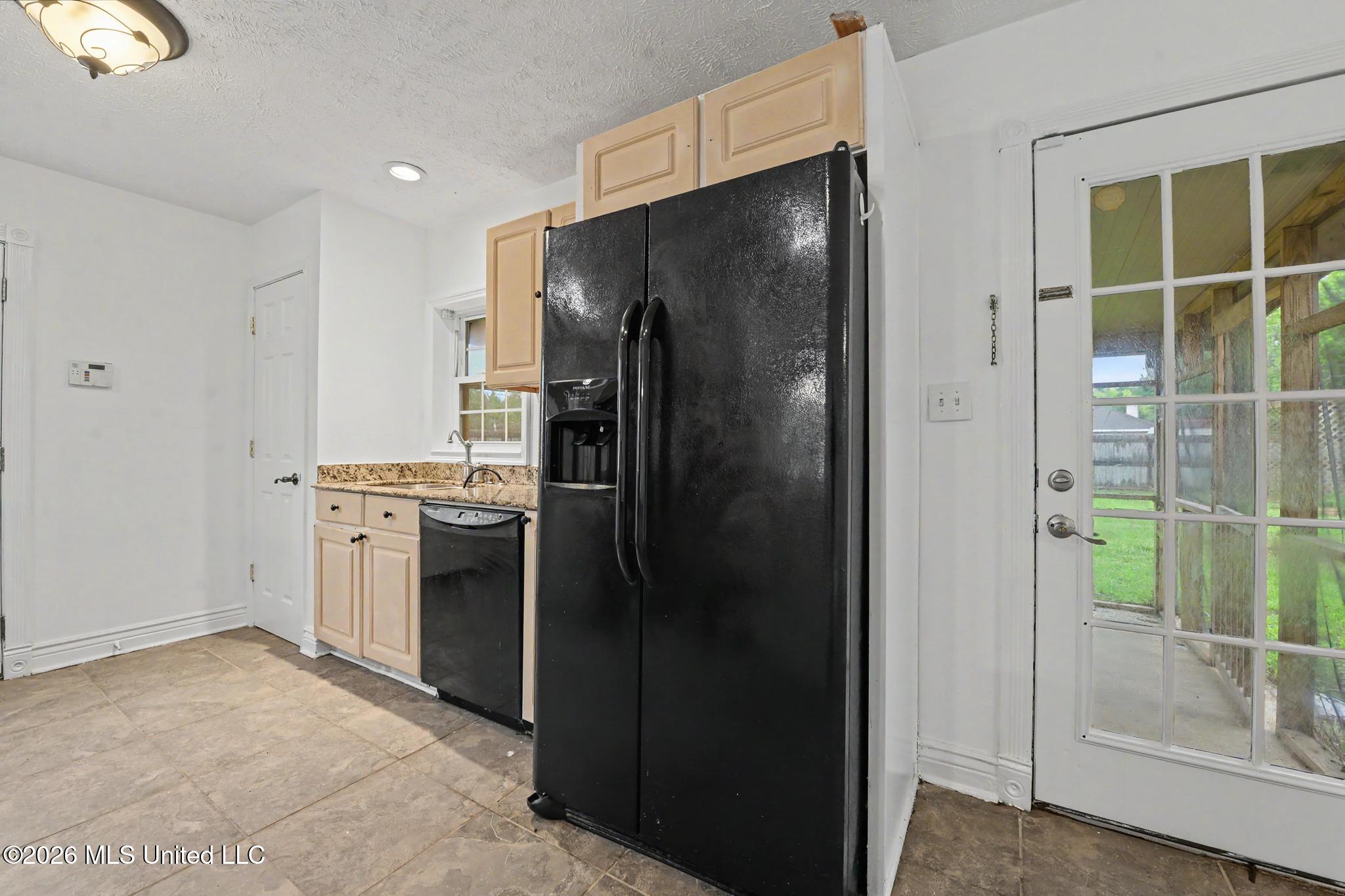 610 Waveland Avenue Property Photo 8